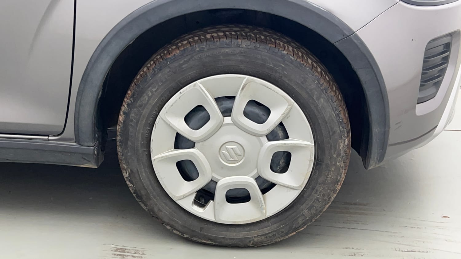 Used 2022 Maruti Suzuki Ignis Delta 1.2 MT Petrol Manual tyres RIGHT FRONT TYRE RIM VIEW