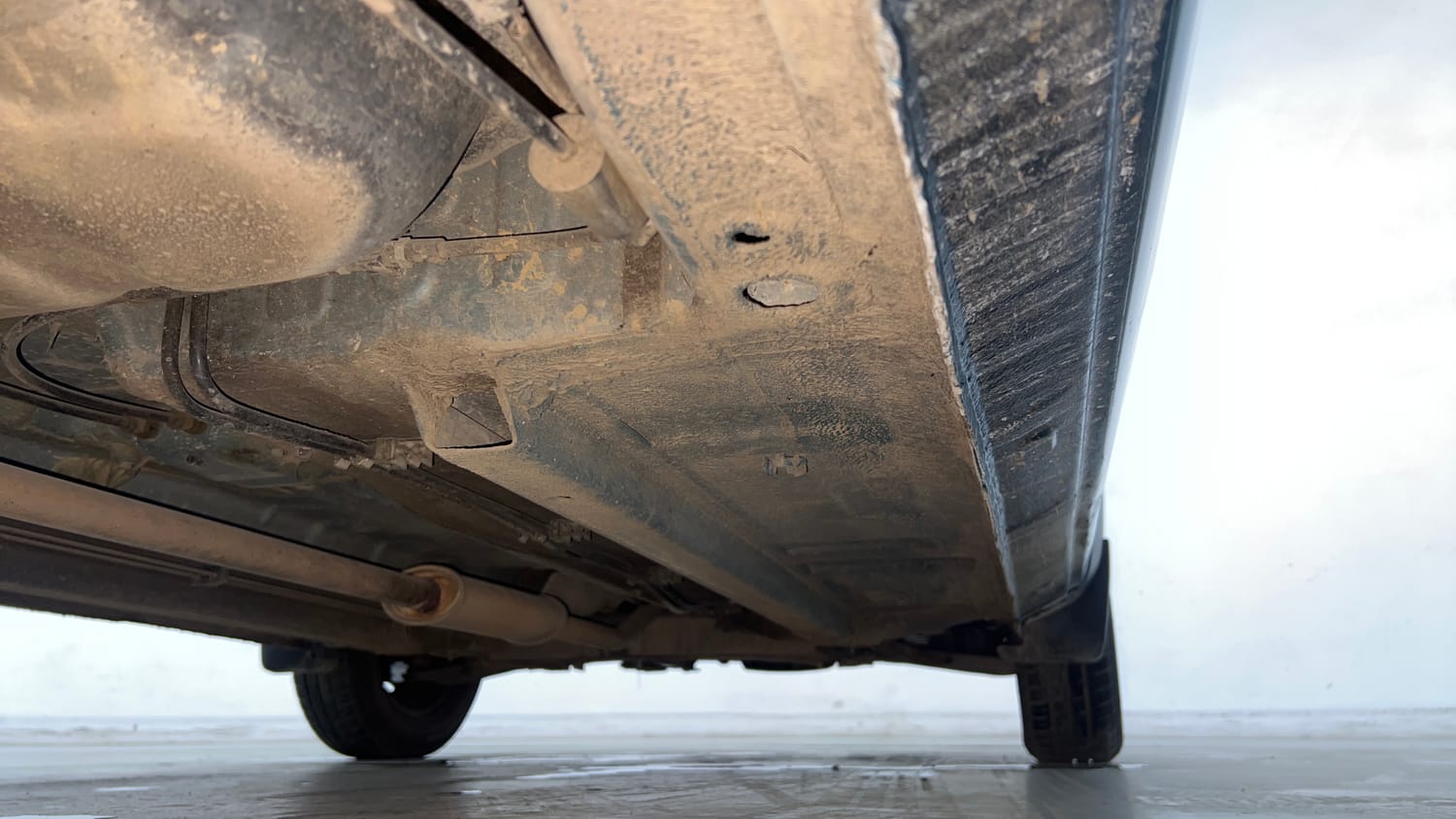 Used 2020 Renault Kwid RXT 1.0 Opt Petrol Manual extra REAR RIGHT UNDERBODY VIEW