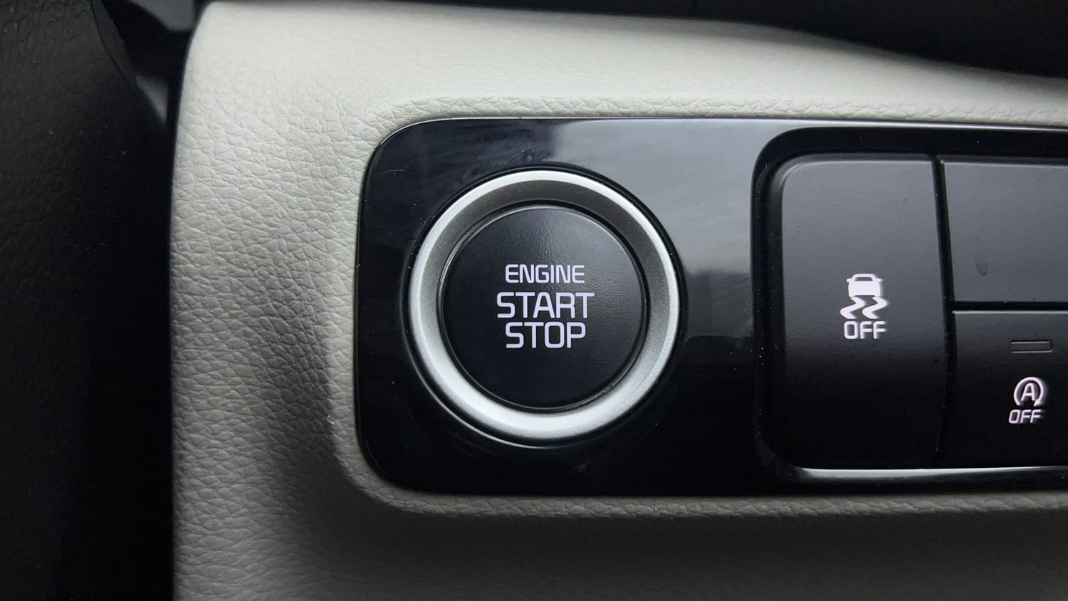 Used 2023 Kia Sonet HTX 1.0 DCT Petrol Automatic top_features Keyless start