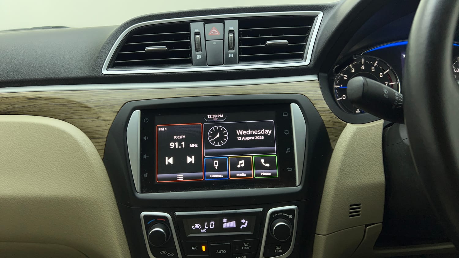 Used 2022 Maruti Suzuki Ciaz Alpha 1.5 AT Petrol Automatic top_features Integrated (in-dash) music system