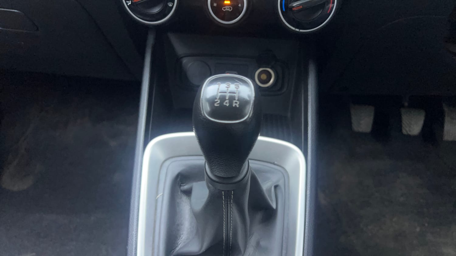 Used 2019 Hyundai Venue S 1.2 Petrol Petrol Manual interior GEAR  KNOB VIEW