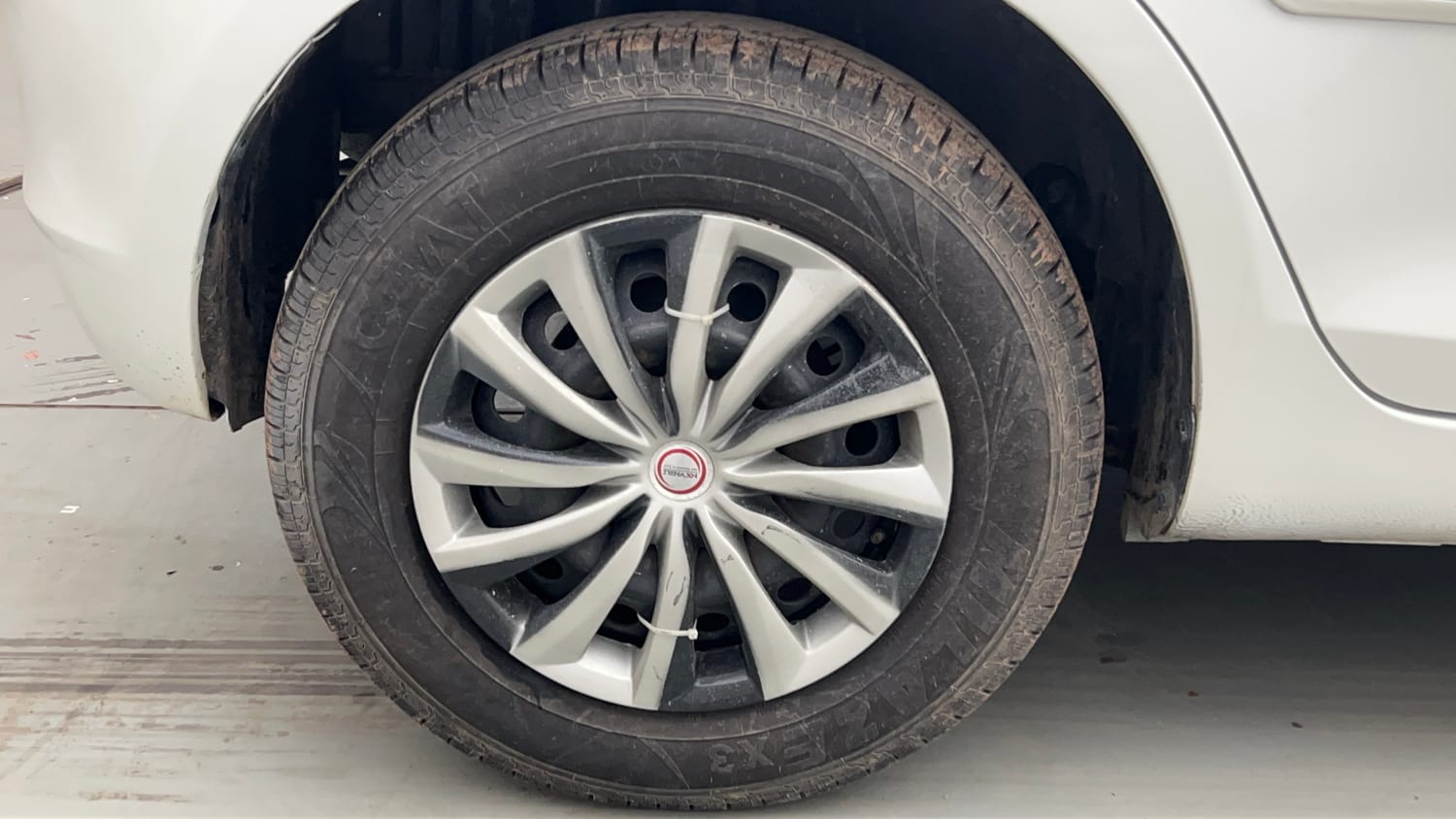 Used 2013 Maruti Suzuki Swift VXi Petrol Manual tyres RIGHT REAR TYRE RIM VIEW