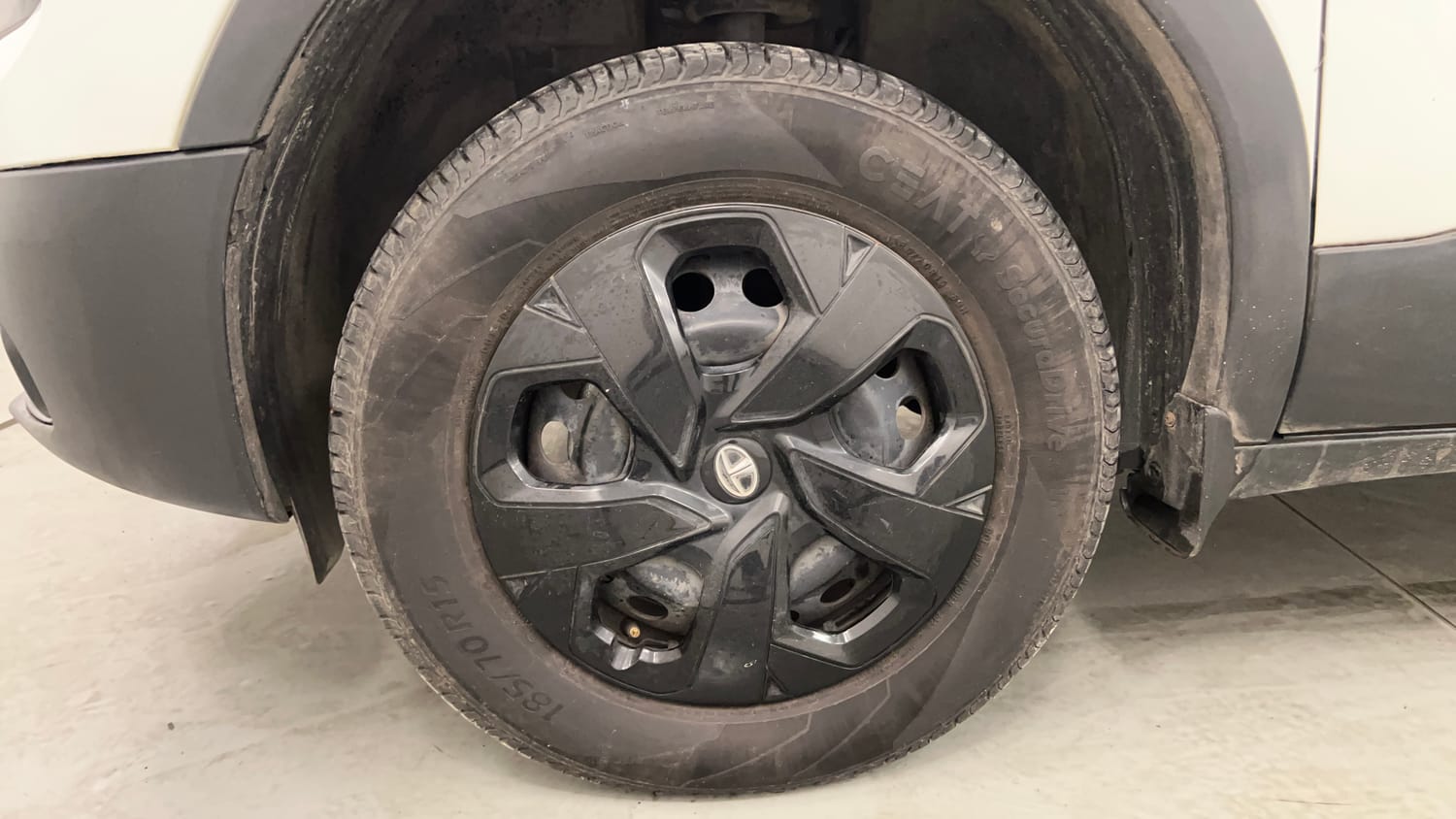 Used 2023 Tata Punch Adventure AMT Petrol Automatic tyres LEFT FRONT TYRE RIM VIEW