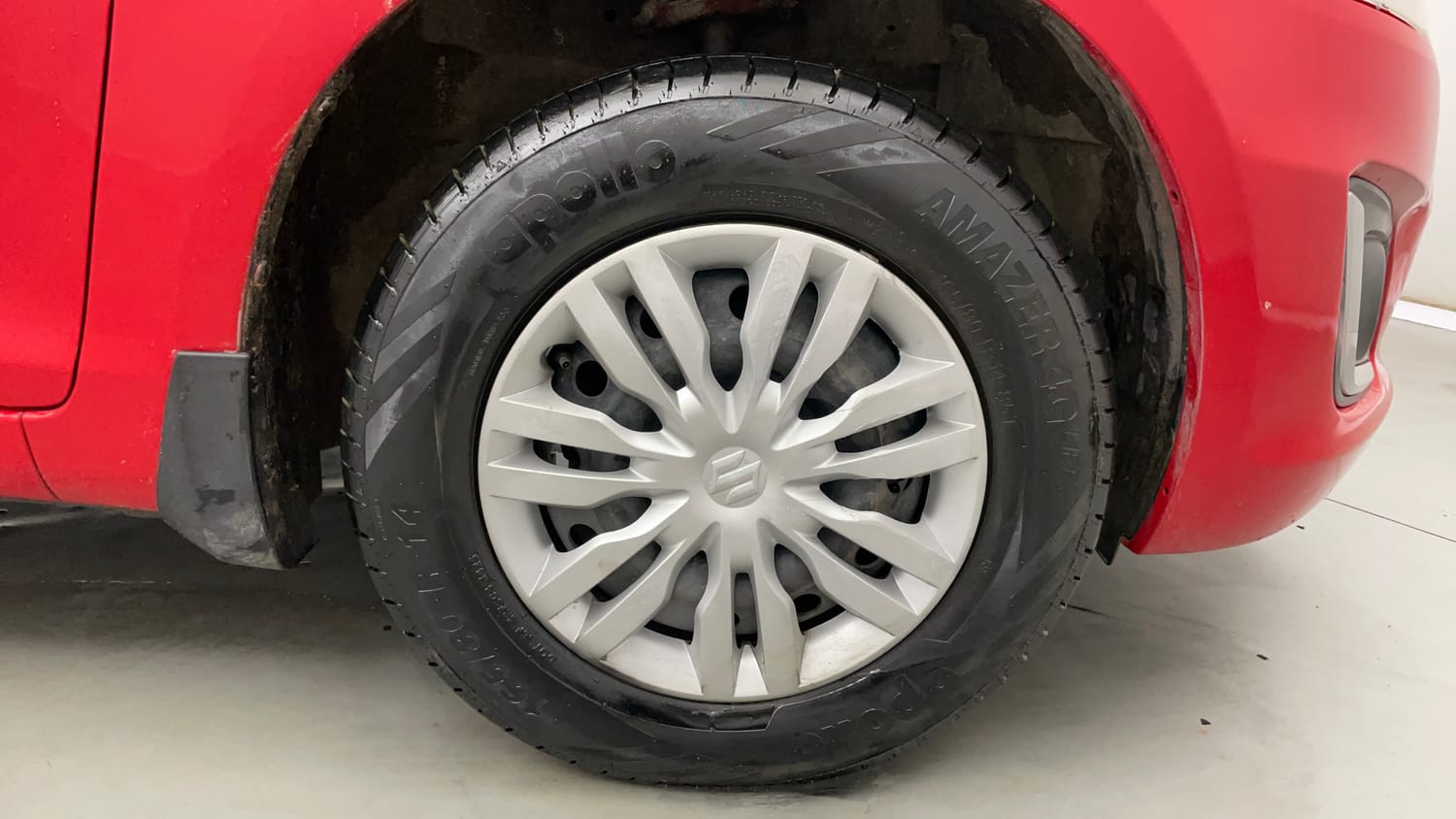 Used 2015 Maruti Suzuki Swift VXi Petrol Manual tyres RIGHT FRONT TYRE RIM VIEW