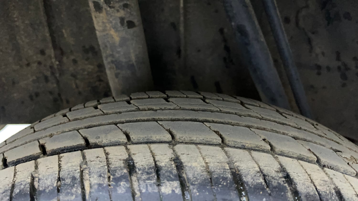 Used 2015 Renault Kwid RXT Petrol Manual tyres RIGHT REAR TYRE TREAD VIEW