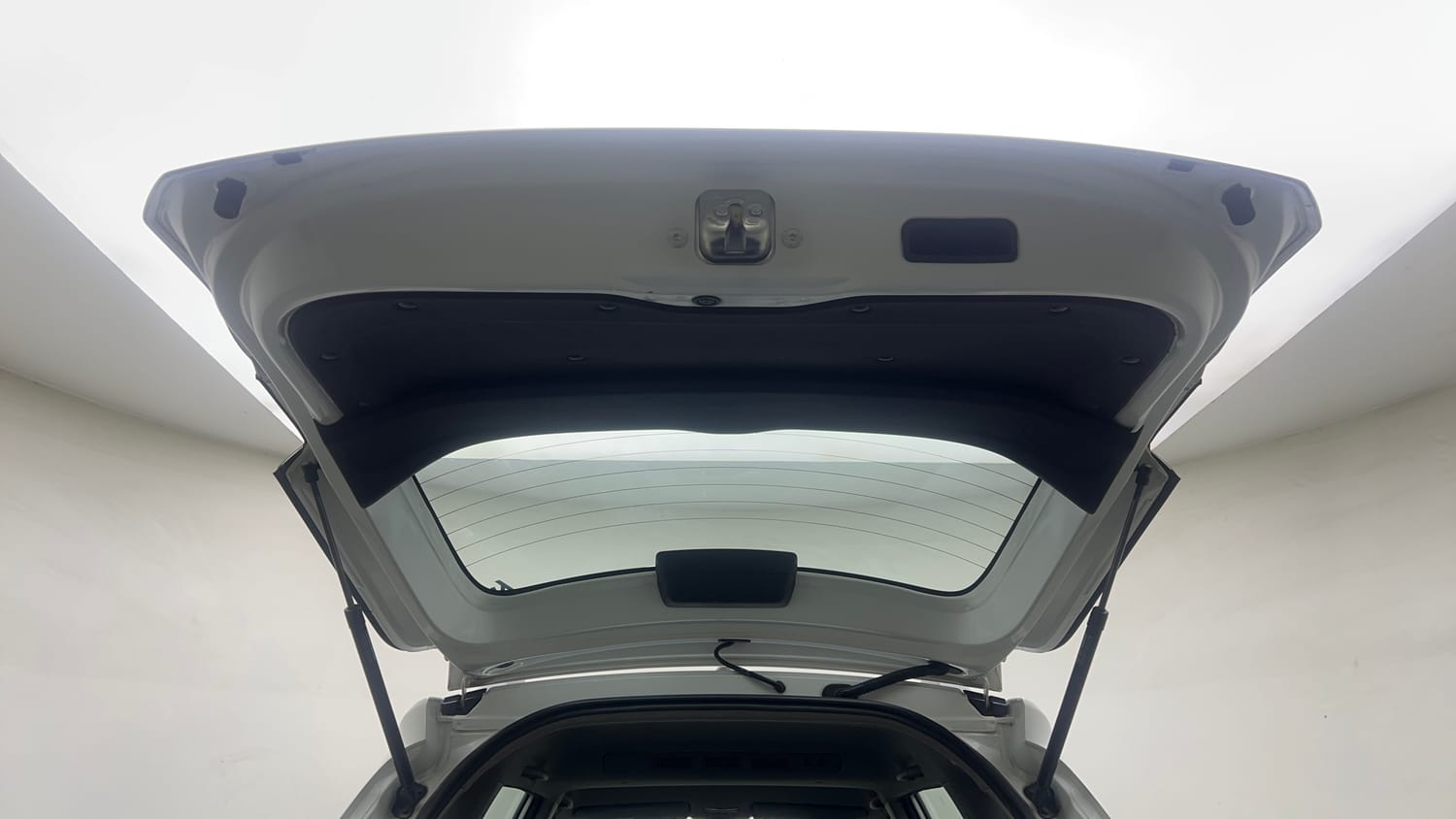Used 2018 Honda BR-V V CVT Petrol Petrol Automatic interior DICKY DOOR OPEN VIEW