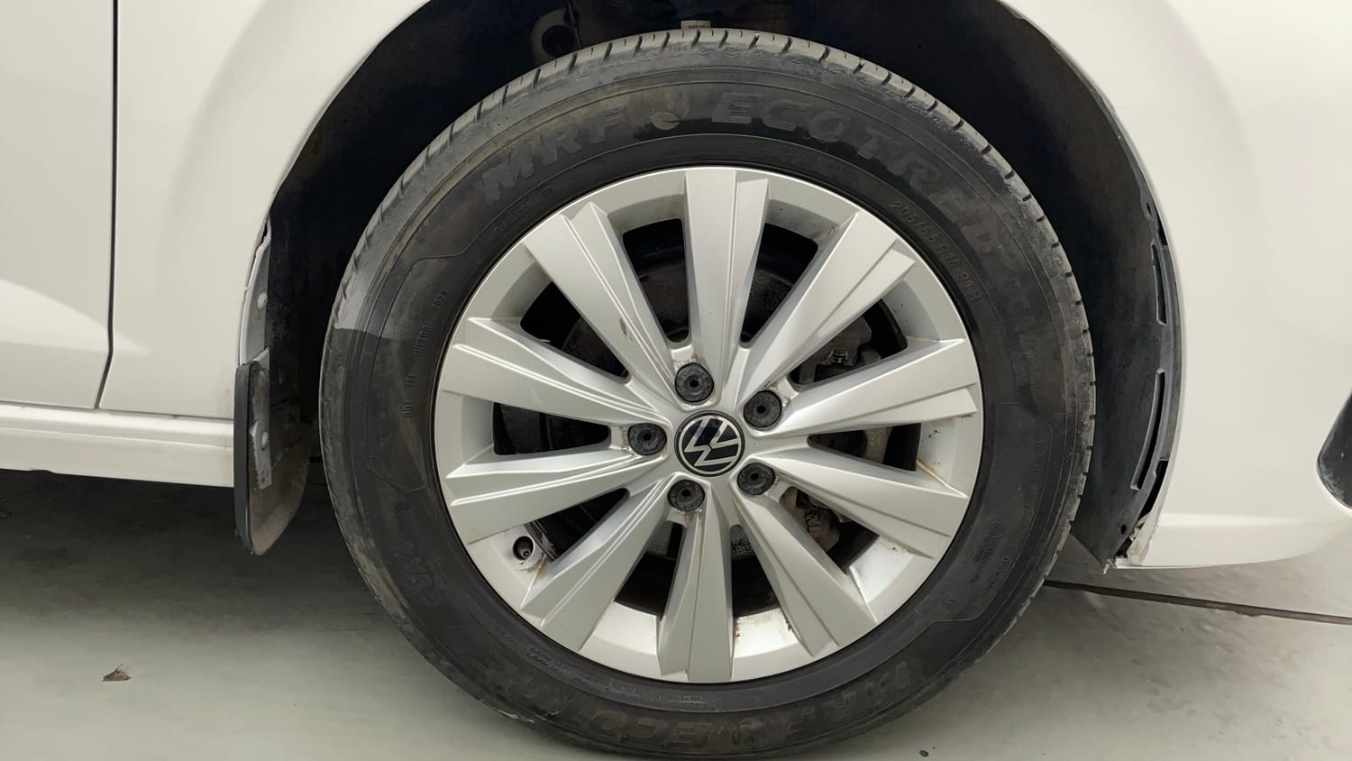 Used 2023 Volkswagen Virtus Highline 1.0 TSI MT Petrol Manual tyres RIGHT FRONT TYRE RIM VIEW