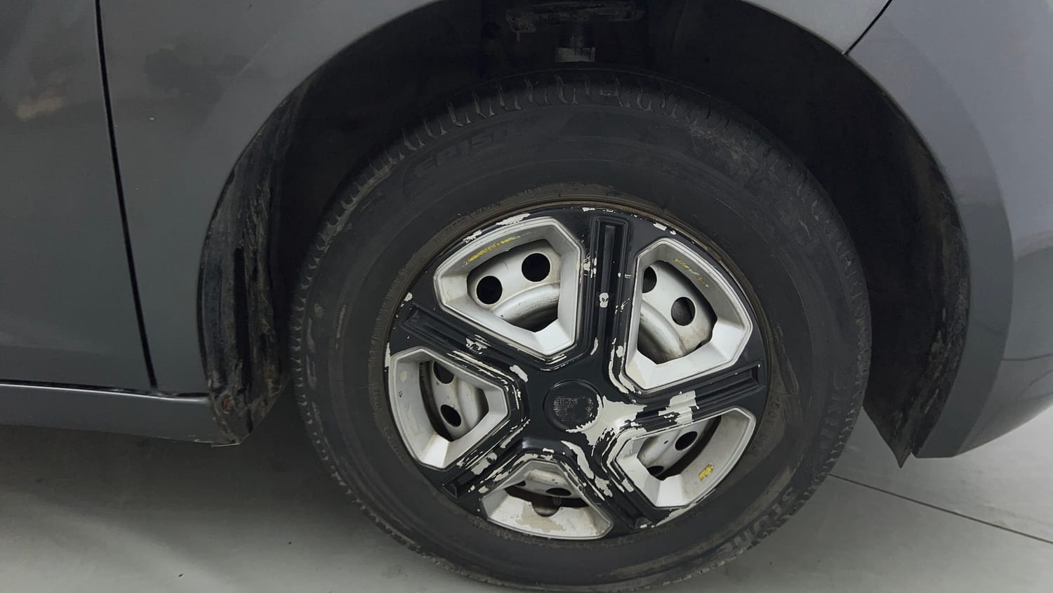 Used 2022 Tata Altroz XE Petrol Petrol Manual tyres RIGHT FRONT TYRE RIM VIEW