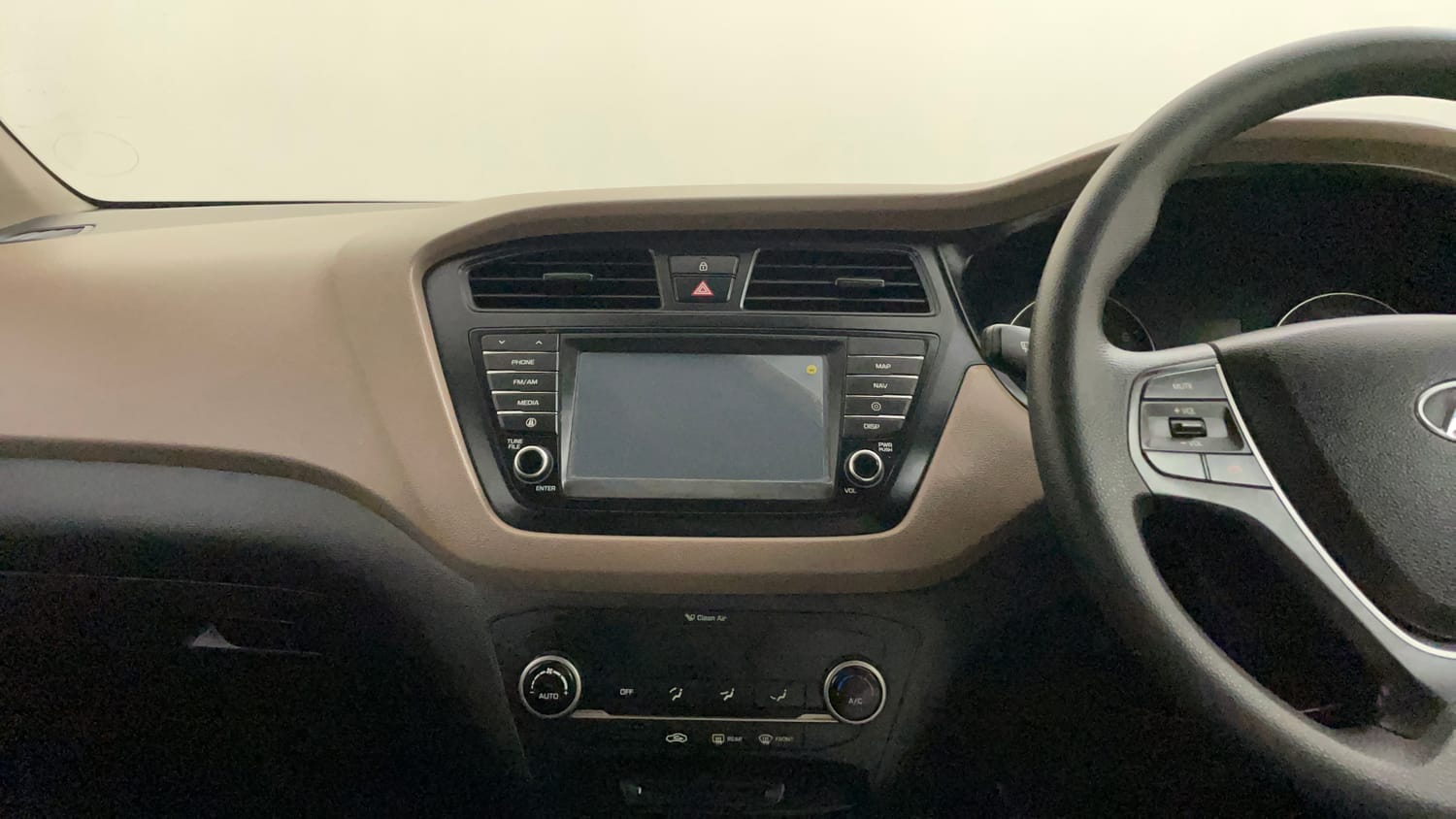 Used 2017 Hyundai Elite i20 Asta 1.2 Petrol Manual interior MUSIC SYSTEM & AC CONTROL VIEW