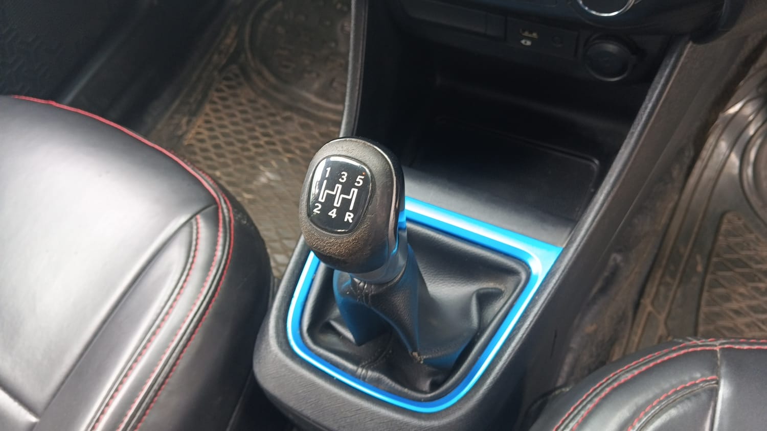 Used 2022 Tata Punch Creative MT Petrol Manual interior GEAR  KNOB VIEW
