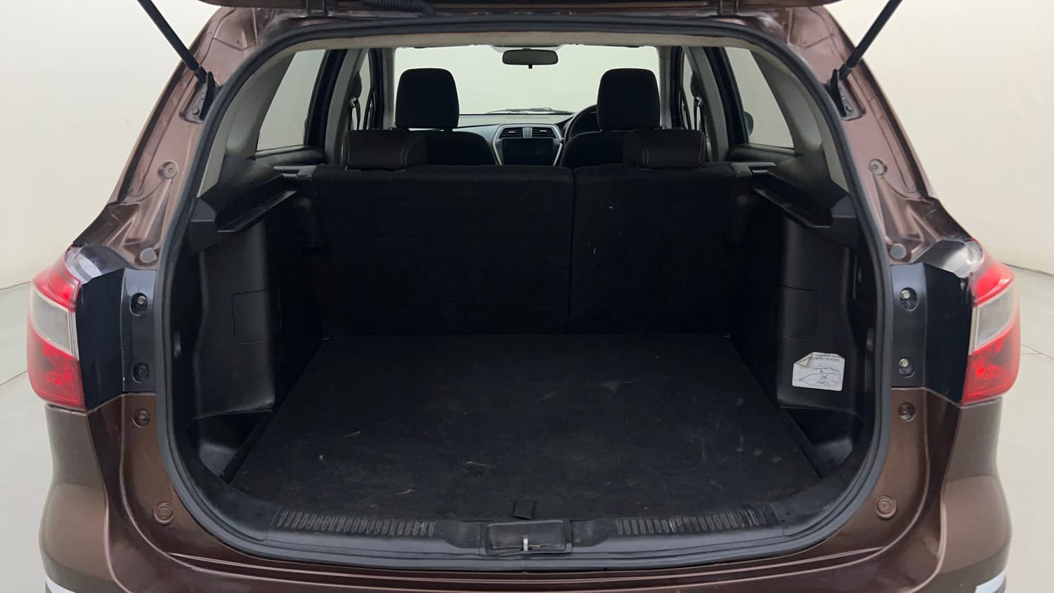 Used 2016 Maruti Suzuki S-Cross Delta 1.6 Diesel Manual interior DICKY INSIDE VIEW