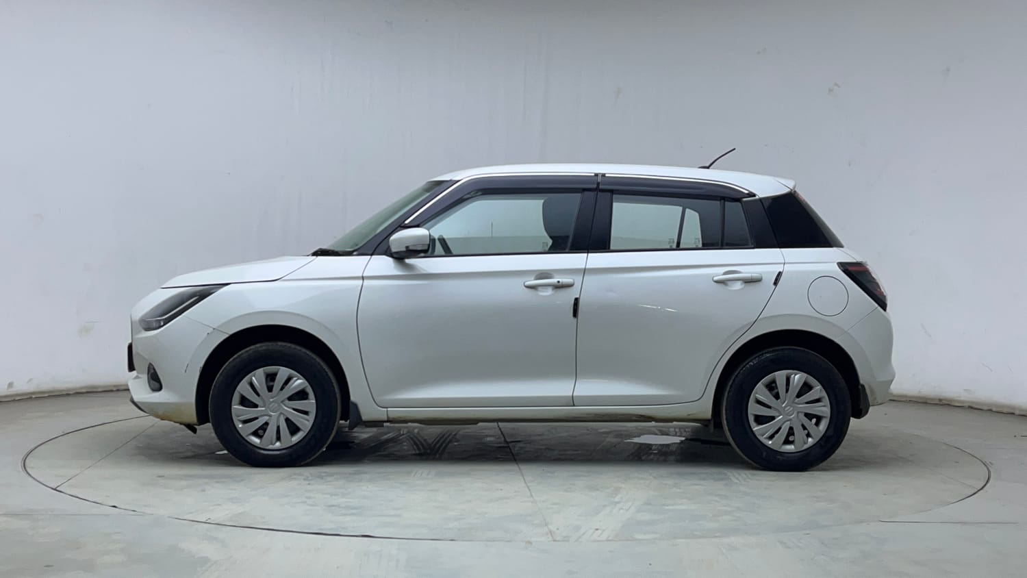 Used 2025 Maruti Suzuki Swift VXi (O) AMT Petrol Automatic exterior LEFT SIDE VIEW