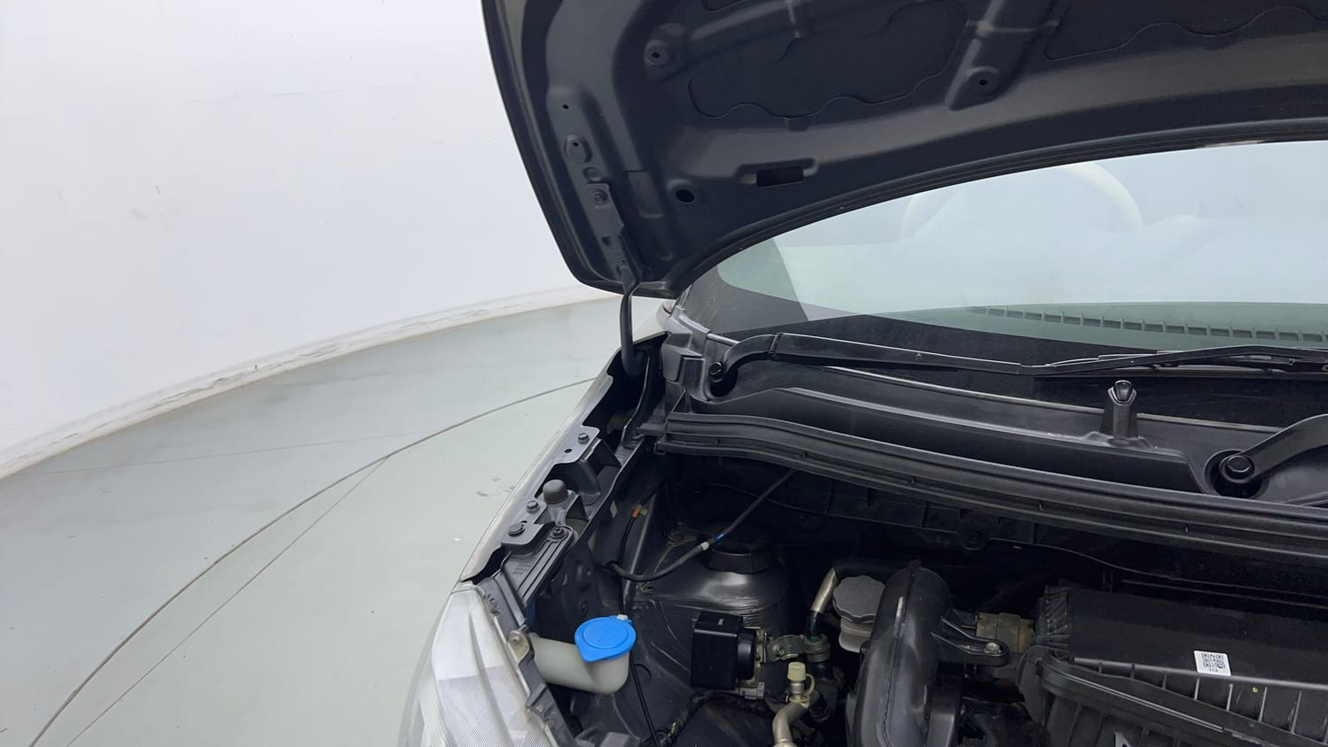 Used 2023 Maruti Suzuki Wagon R VXI 1.0 Petrol Manual engine ENGINE RIGHT SIDE HINGE & APRON VIEW