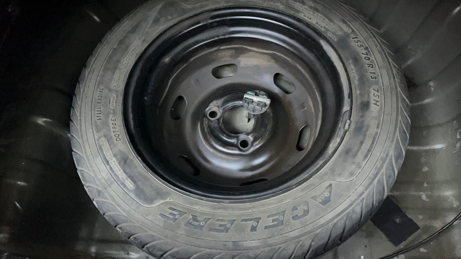Used 2015 Renault Kwid RXT Petrol Manual tyres SPARE TYRE VIEW