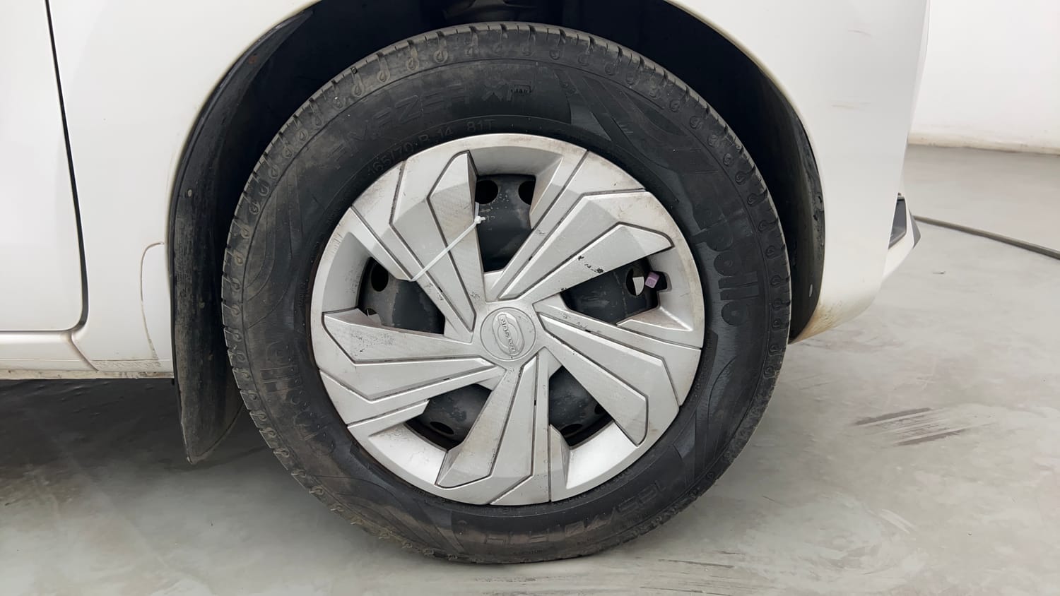 Used 2021 Datsun Redi-GO T(O) 1.0 AMT Petrol Automatic tyres RIGHT FRONT TYRE RIM VIEW