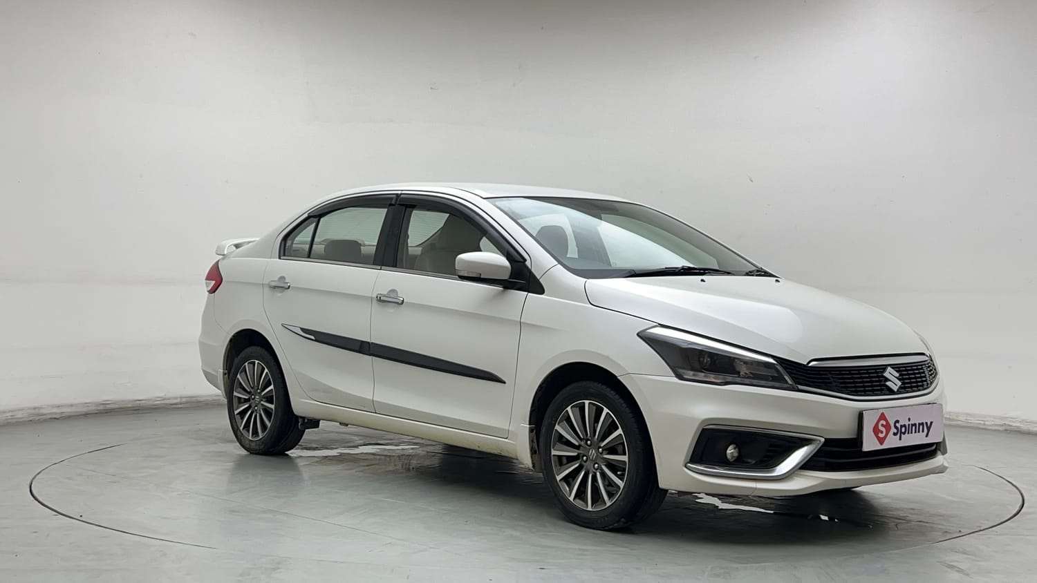 Used 2022 Maruti Suzuki Ciaz Alpha 1.5 AT Petrol Automatic exterior RIGHT FRONT CORNER VIEW
