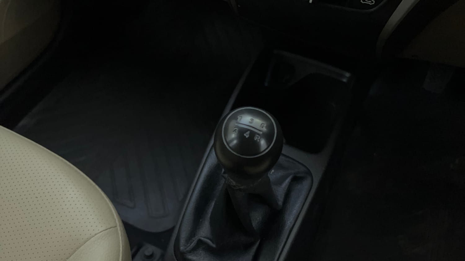 Used 2018 Hyundai Eon Era + Petrol Manual interior GEAR  KNOB VIEW