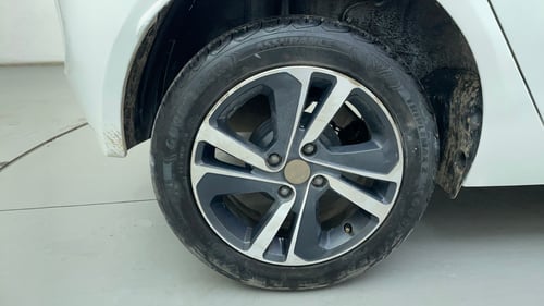 Used 2022 Tata Altroz XZA Petrol Petrol Automatic tyres RIGHT REAR TYRE RIM VIEW