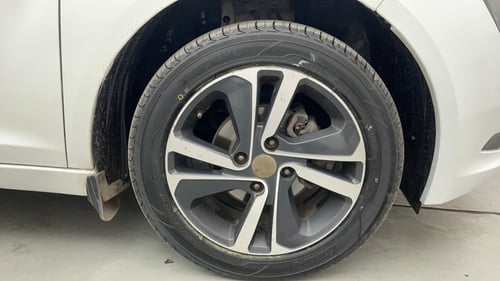 Used 2023 Tata Altroz XZ Plus Diesel Diesel Manual tyres RIGHT FRONT TYRE RIM VIEW