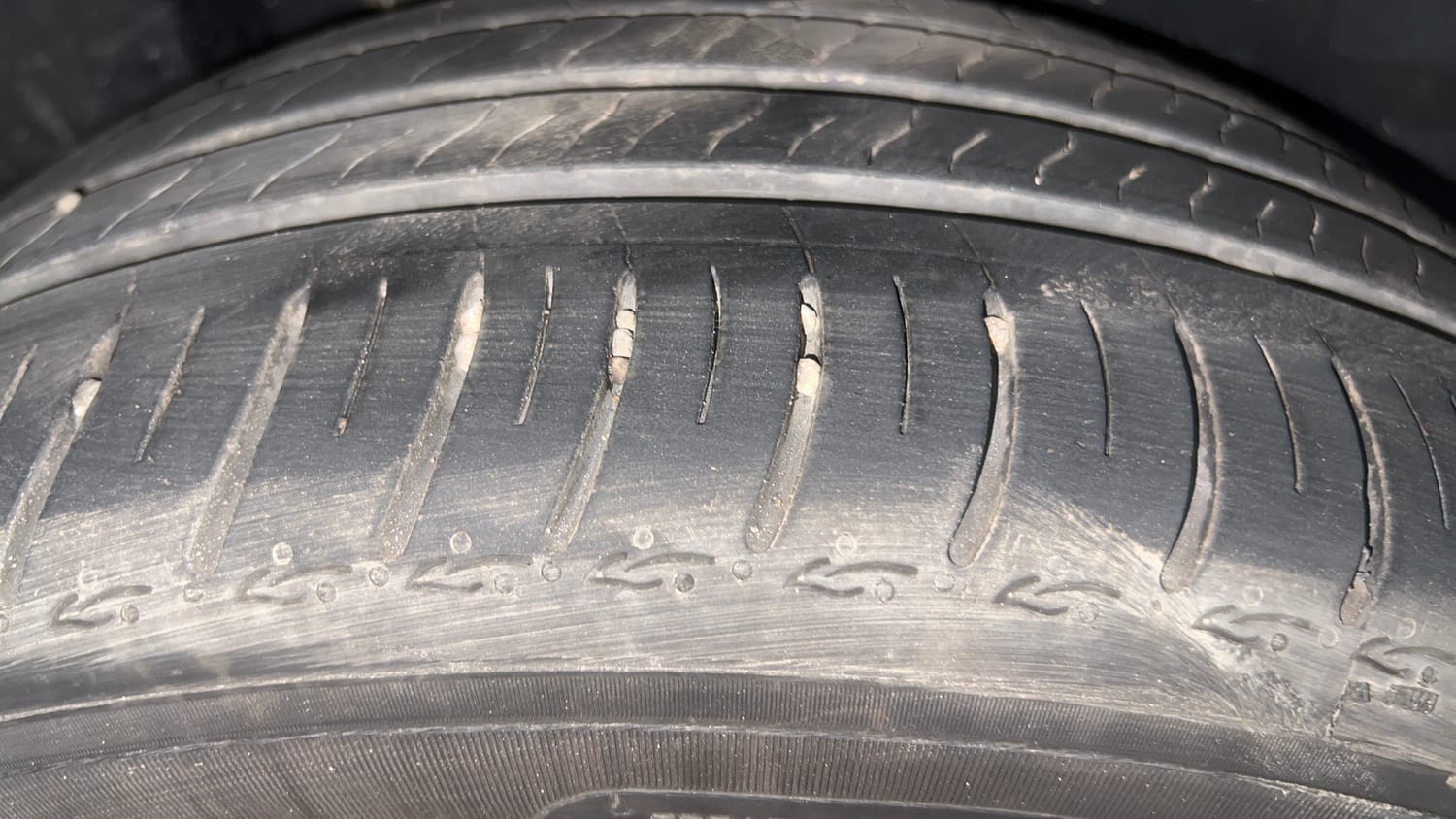 Used 2024 Skoda Slavia Ambition 1.0L TSI MT Petrol Manual tyres RIGHT REAR TYRE TREAD VIEW