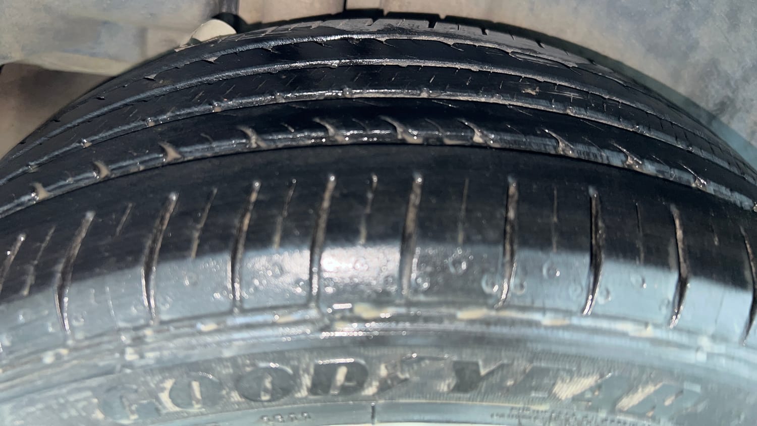Used 2022 Maruti Suzuki Ciaz Alpha 1.5 AT Petrol Automatic tyres RIGHT REAR TYRE TREAD VIEW