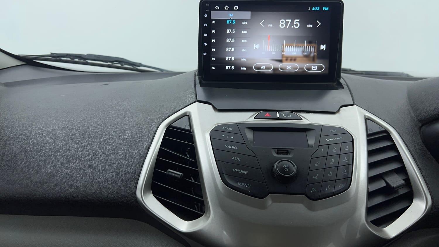 Used 2016 Ford EcoSport Trend 1.5L Ti-VCT Petrol Manual top_features Integrated (in-dash) music system