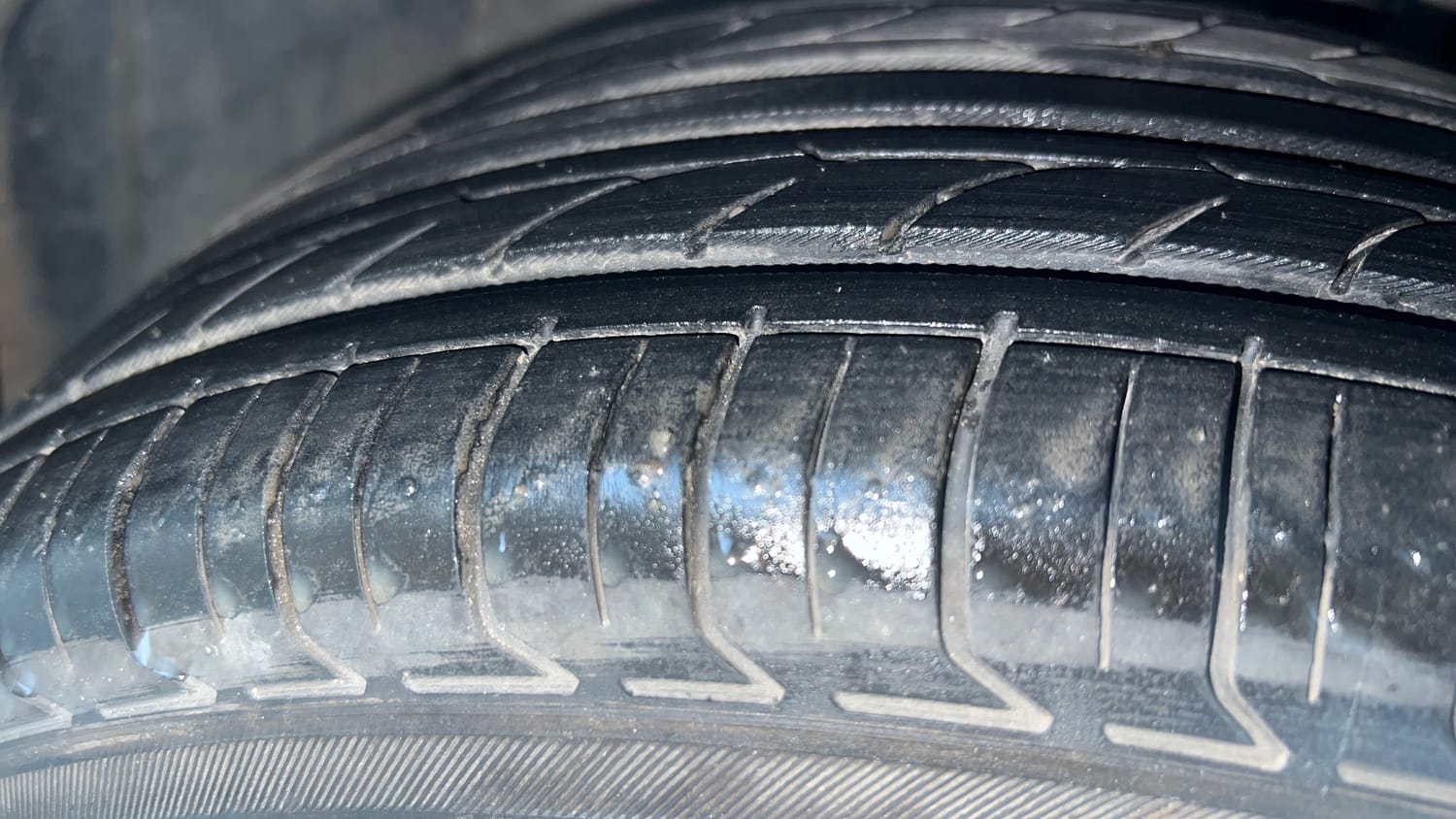 Used 2018 Ford Figo Aspire Titanium 1.2 Ti-VCT Petrol Manual tyres RIGHT FRONT TYRE TREAD VIEW