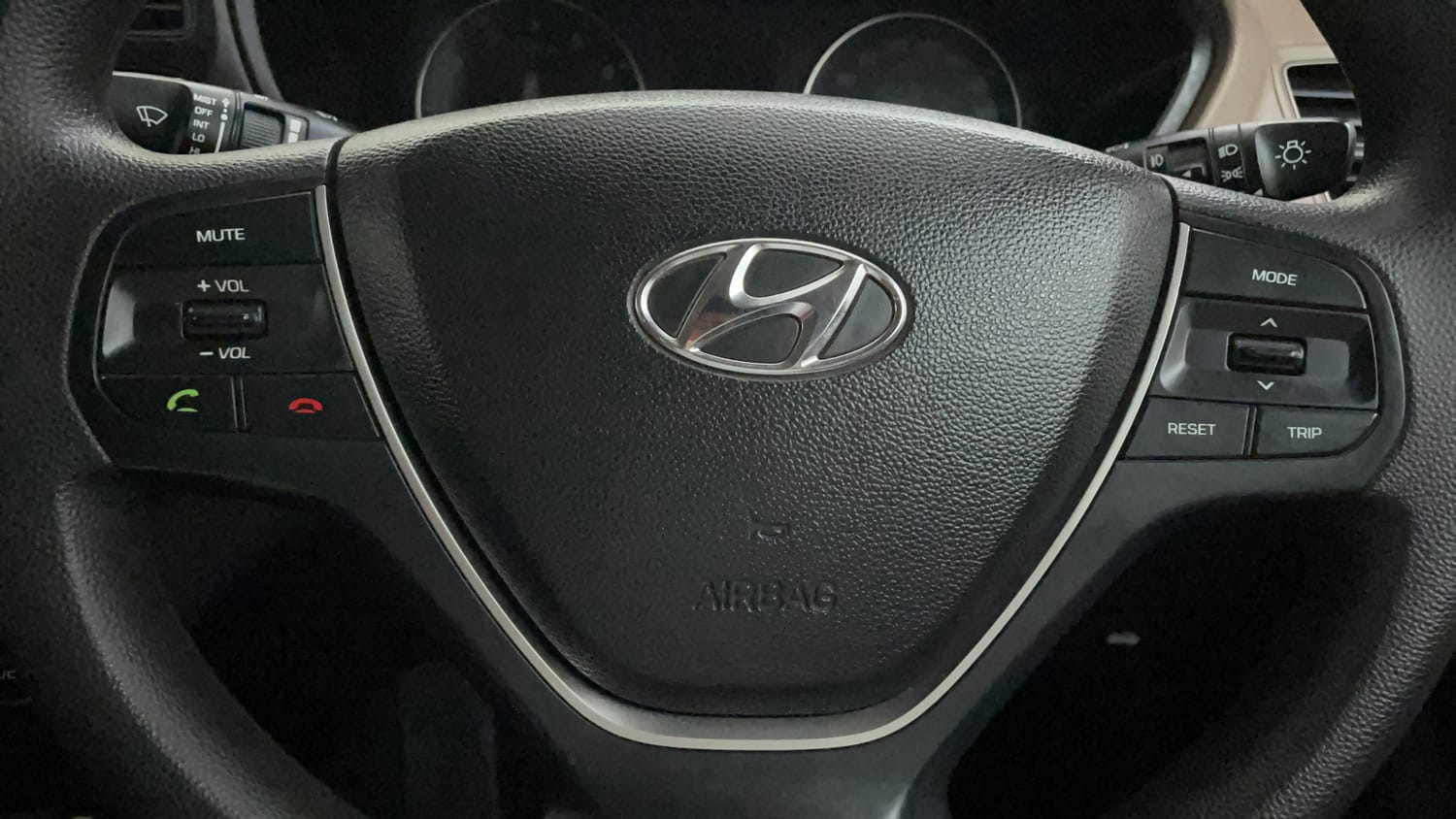 Used 2017 Hyundai Elite i20 Asta 1.2 Petrol Manual top_features Airbags