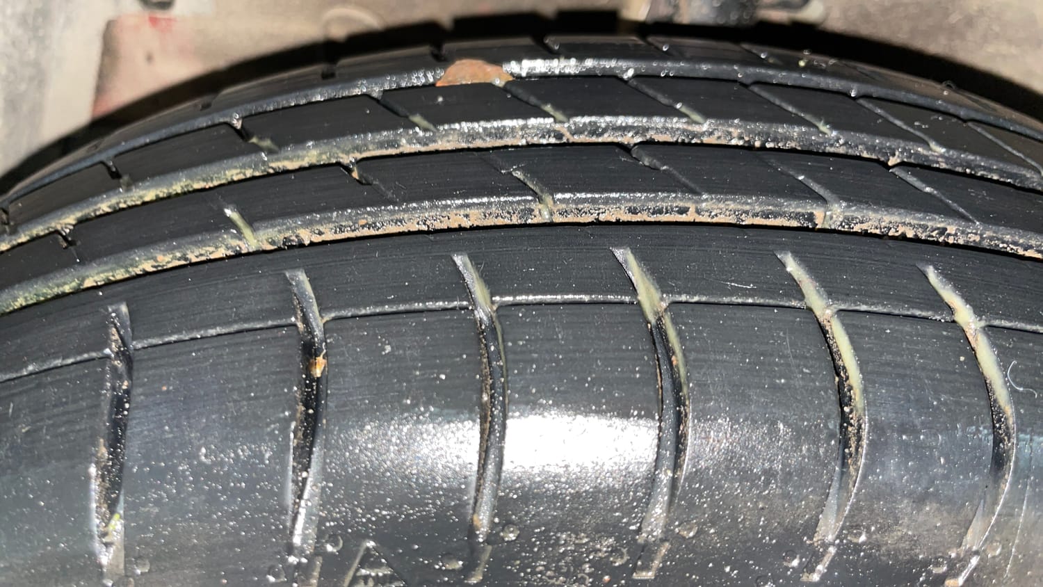 Used 2015 Maruti Suzuki Swift VXi Petrol Manual tyres LEFT FRONT TYRE TREAD VIEW