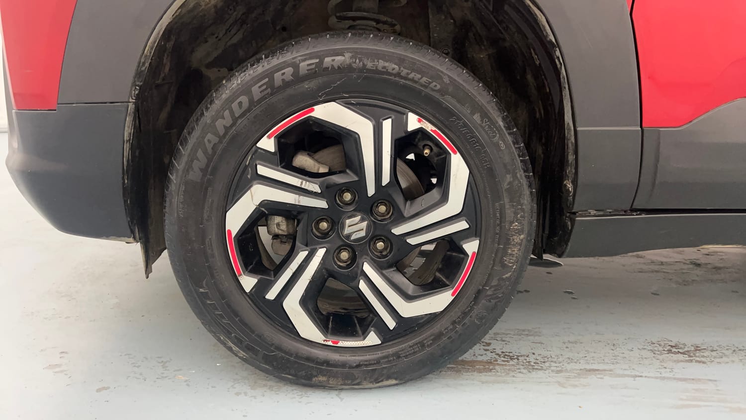 Used 2022 Maruti Suzuki Brezza Zxi Plus Dual Tone Petrol Manual tyres LEFT FRONT TYRE RIM VIEW