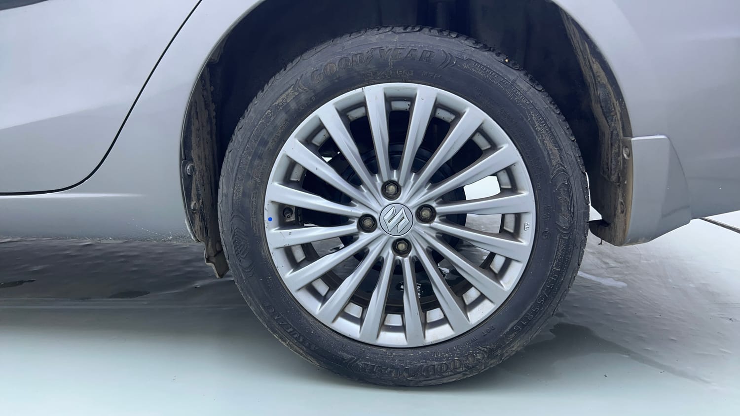 Used 2017 Maruti Suzuki Ciaz ZXI+ Petrol Manual tyres LEFT REAR TYRE RIM VIEW