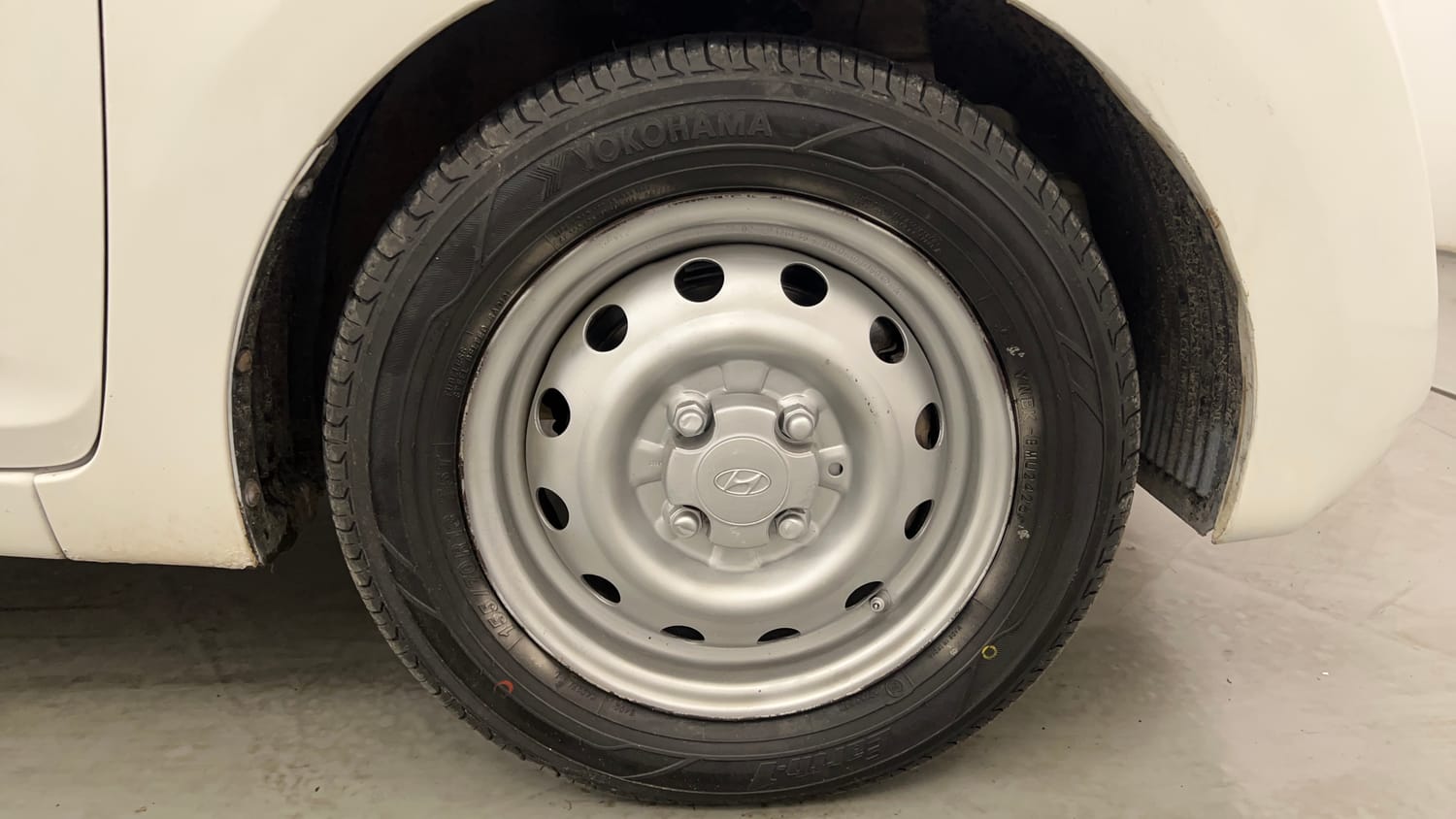 Used 2018 Hyundai Eon Era + Petrol Manual tyres RIGHT FRONT TYRE RIM VIEW