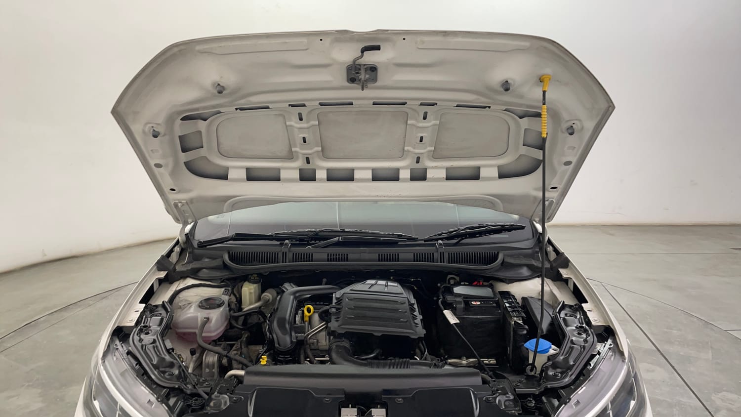 Used 2023 Volkswagen Virtus Highline 1.0 TSI MT Petrol Manual engine ENGINE & BONNET OPEN FRONT VIEW