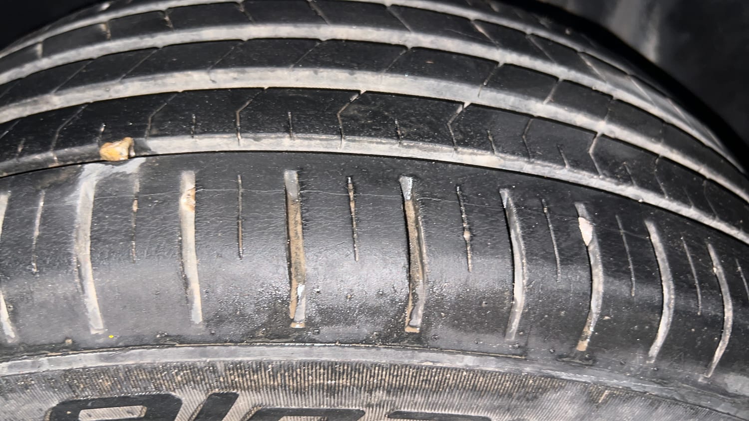 Used 2022 Volkswagen Taigun GT 1.5 TSI MT Petrol Manual tyres LEFT REAR TYRE TREAD VIEW