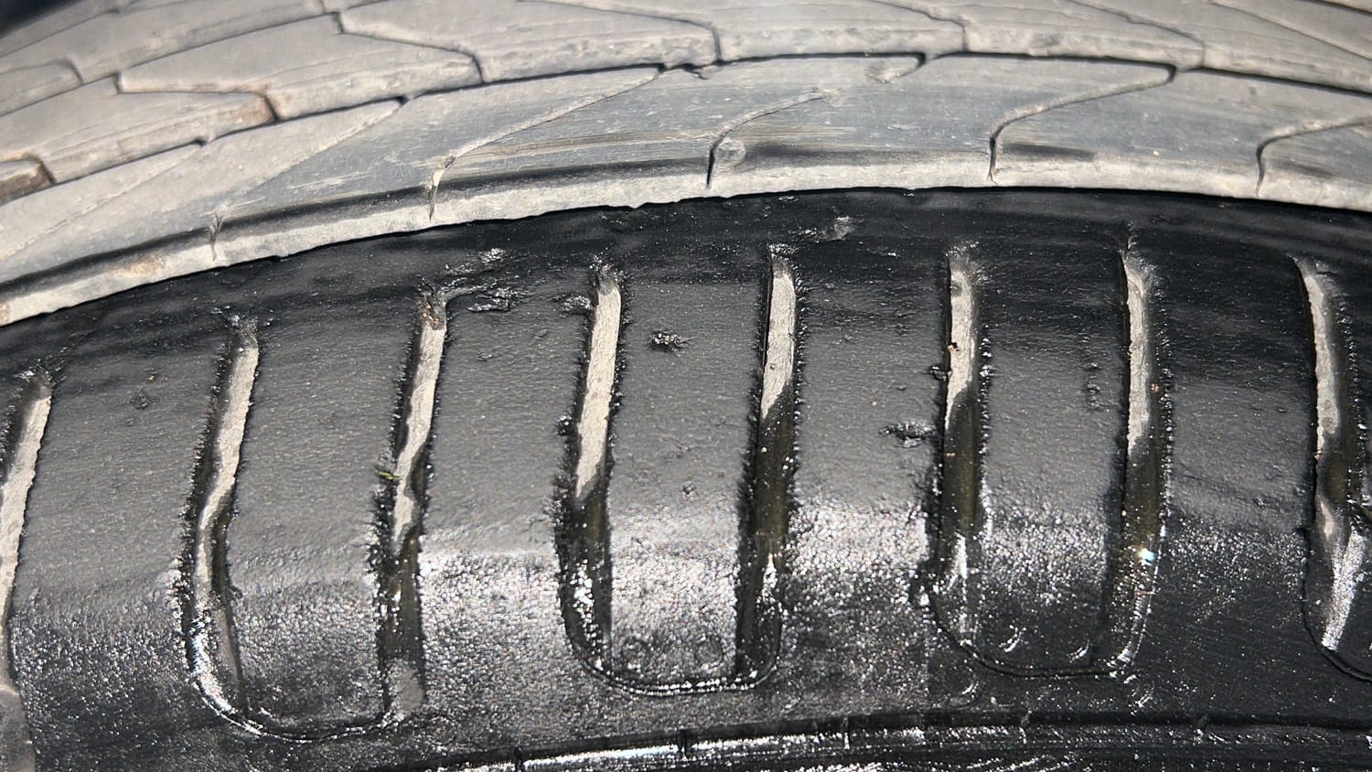 Used 2020 Tata Tiago XT Petrol Manual tyres LEFT FRONT TYRE TREAD VIEW