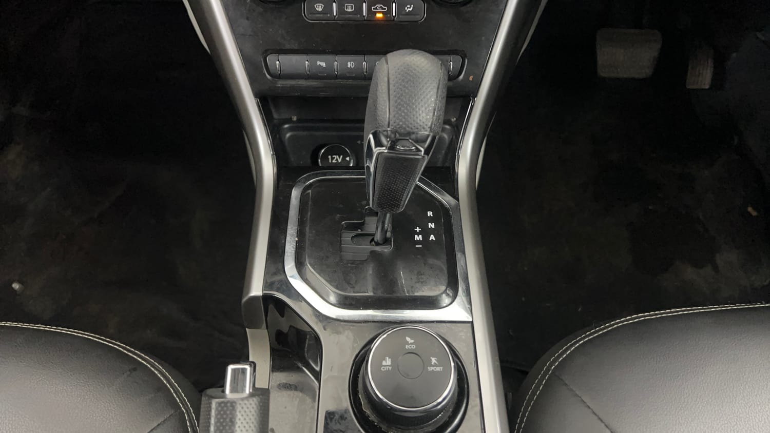 Used 2018 Tata Nexon XZA Plus Petrol Petrol Automatic interior GEAR  KNOB VIEW