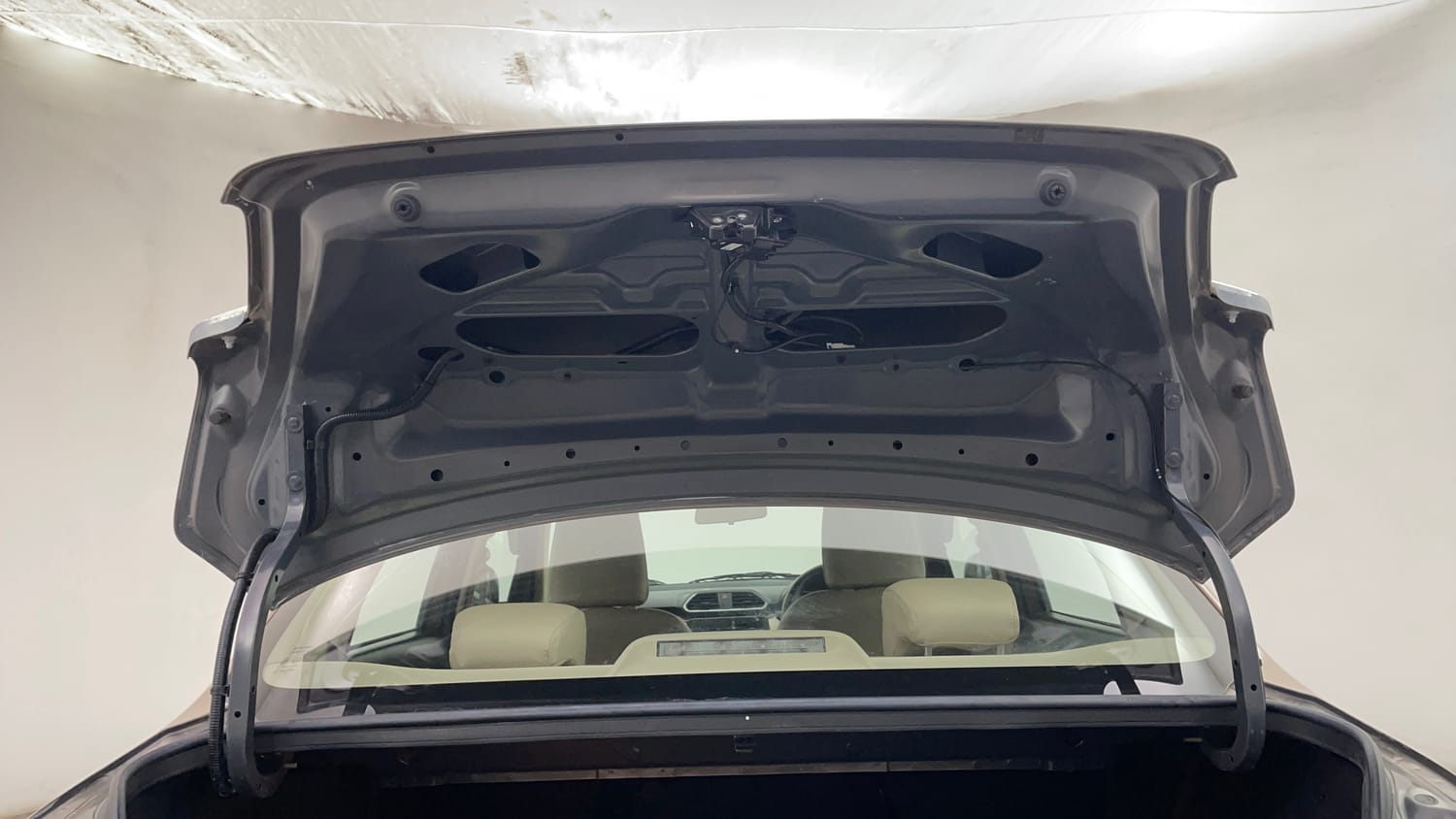 Used 2018 Maruti Suzuki Dzire VXi AMT Petrol Automatic interior DICKY DOOR OPEN VIEW