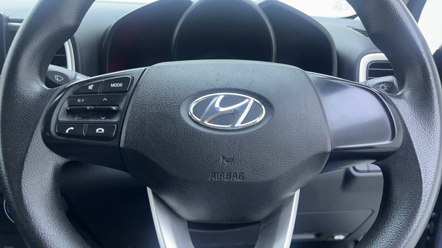 Used 2019 Hyundai Venue S 1.2 Petrol Petrol Manual top_features Airbags