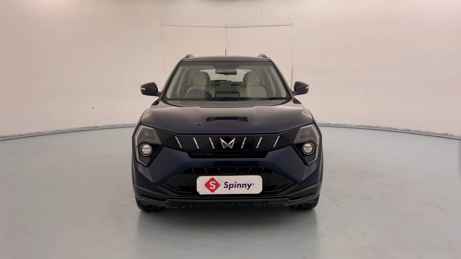 Used 2025 Mahindra XUV 3XO AX7 1.2 Petrol AT Petrol Automatic exterior FRONT VIEW