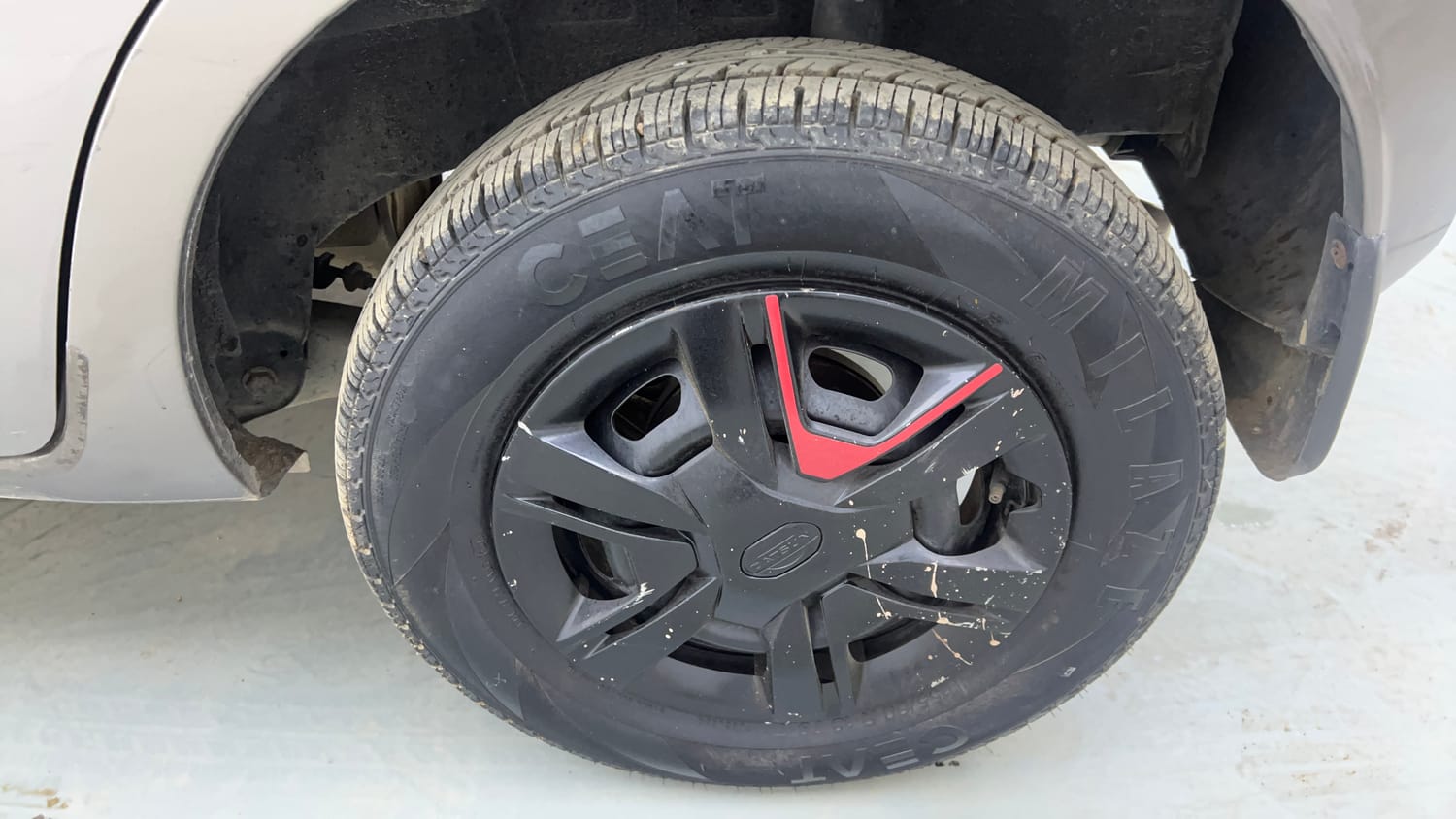 Used 2016 Datsun Redi-GO S Petrol Manual tyres LEFT REAR TYRE RIM VIEW