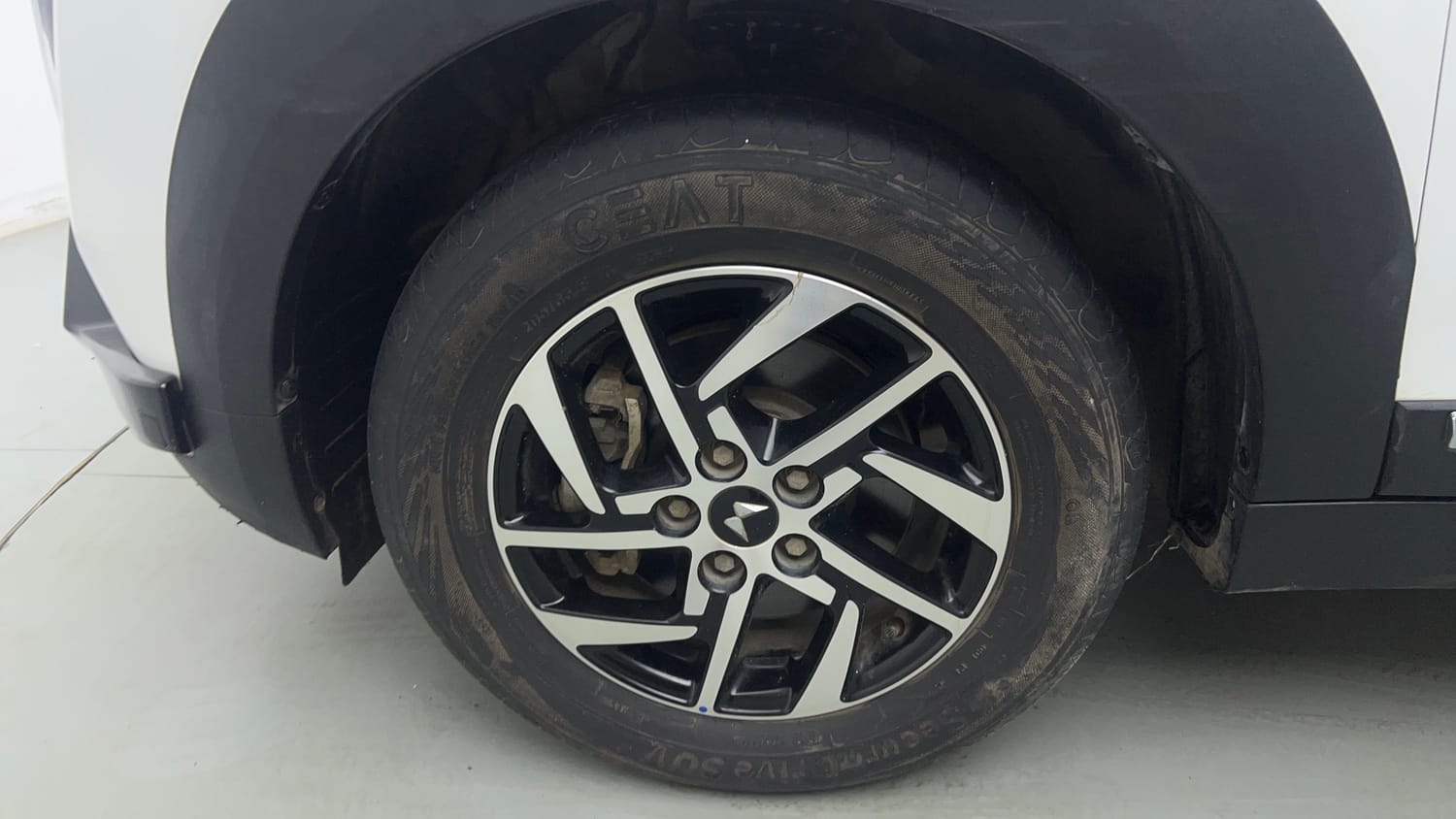 Used 2025 Mahindra XUV 3XO AX5 1.2 Petrol Petrol Manual tyres LEFT FRONT TYRE RIM VIEW