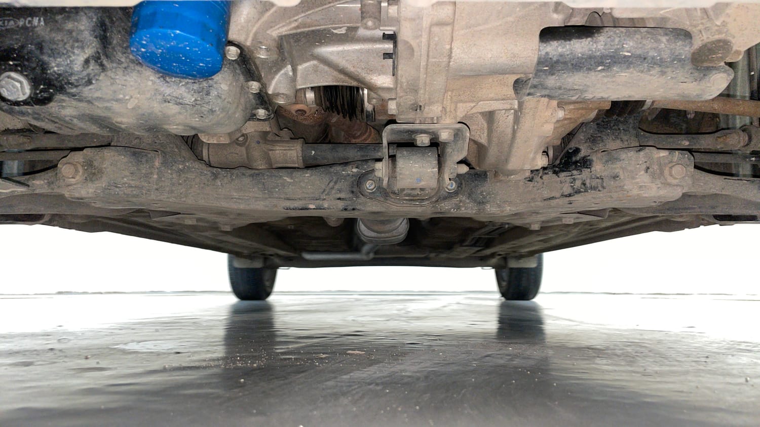 Used 2020 Hyundai Aura SX Plus 1.2 AMT Petrol Petrol Automatic extra FRONT LEFT UNDERBODY VIEW