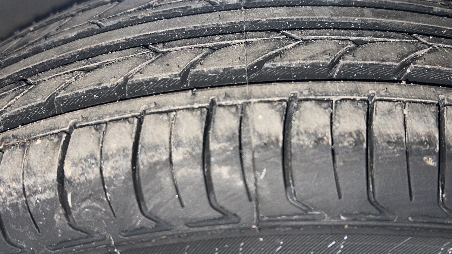 Used 2016 Hyundai Grand i10 Magna 1.2 Kappa VTVT Petrol Manual tyres LEFT FRONT TYRE TREAD VIEW