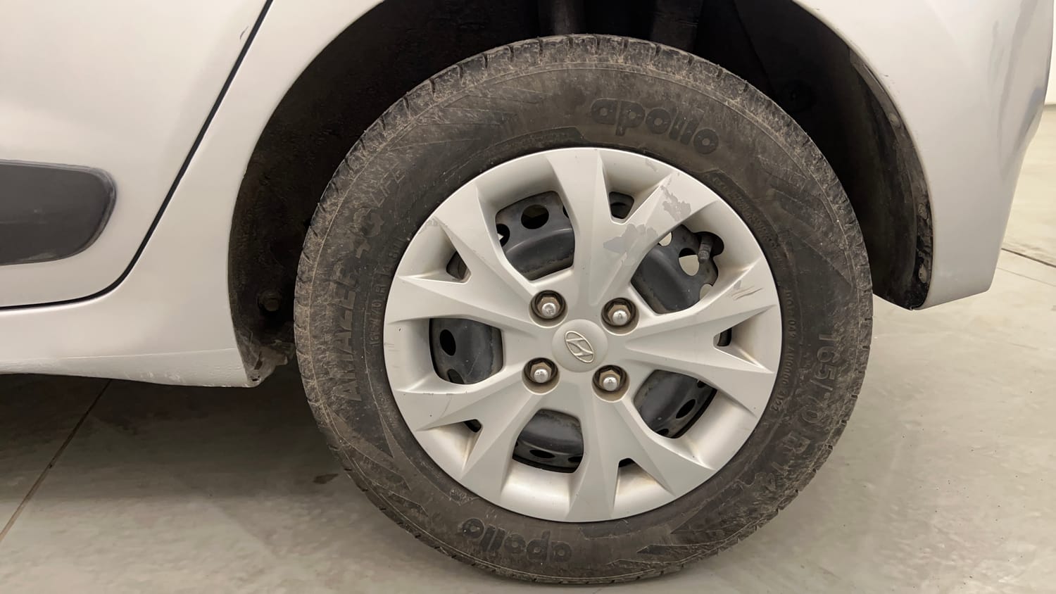Used 2014 Hyundai Grand i10 Sportz 1.2 Kappa VTVT Petrol Manual tyres LEFT REAR TYRE RIM VIEW