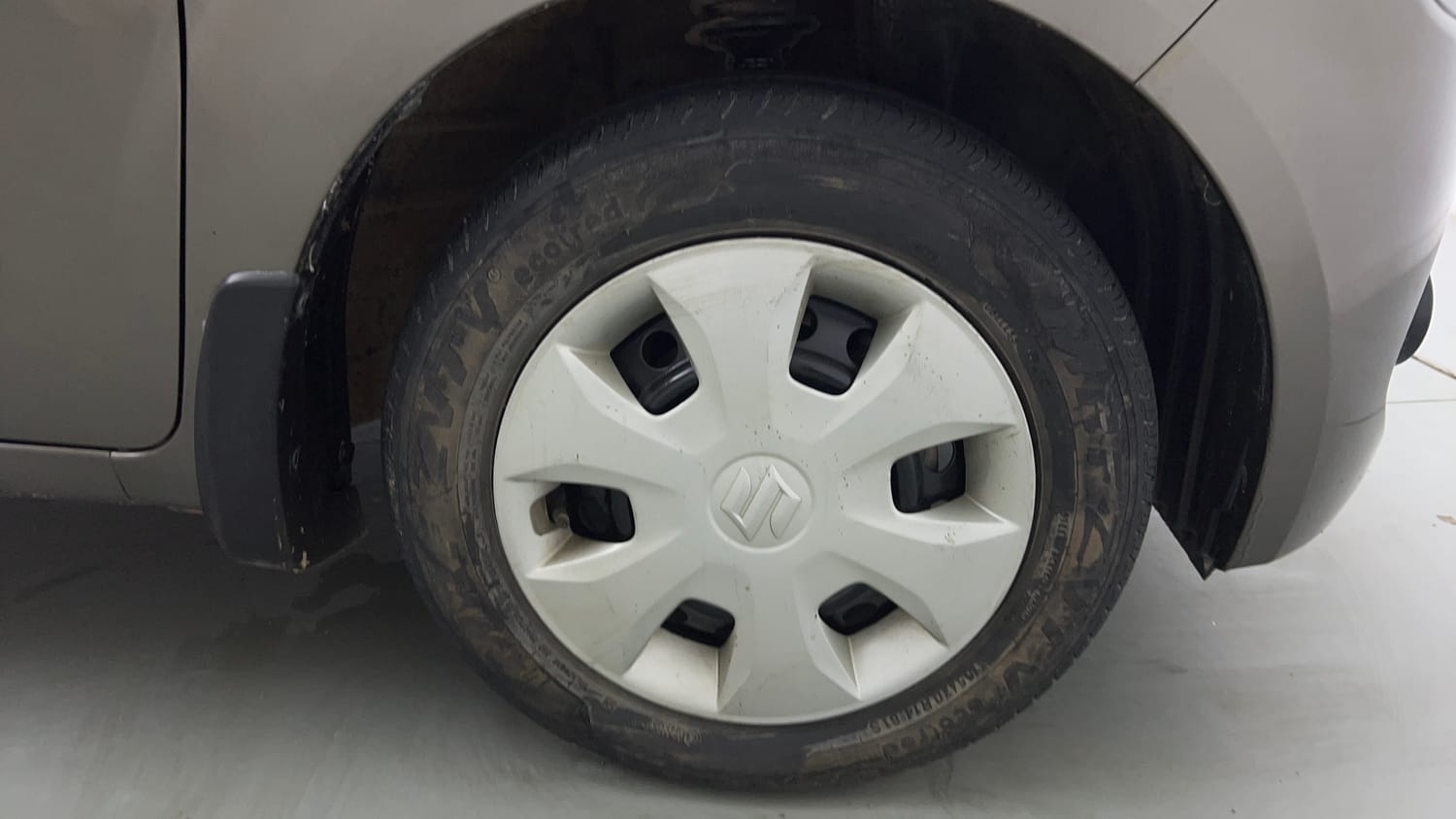 Used 2023 Maruti Suzuki Wagon R VXI 1.0 Petrol Manual tyres RIGHT FRONT TYRE RIM VIEW