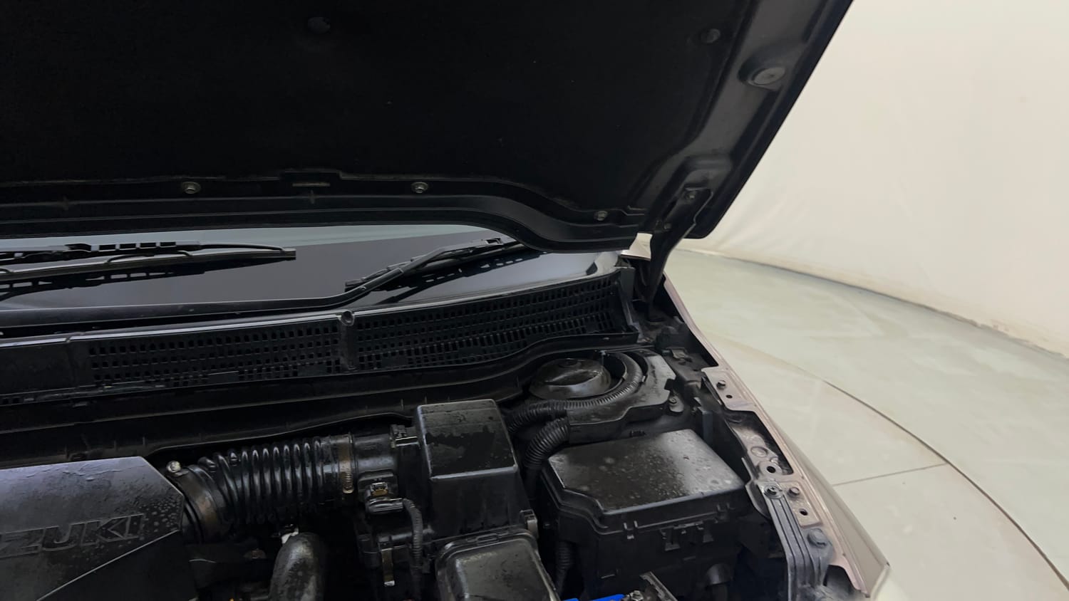 Used 2016 Maruti Suzuki S-Cross Delta 1.6 Diesel Manual engine ENGINE LEFT SIDE HINGE & APRON VIEW