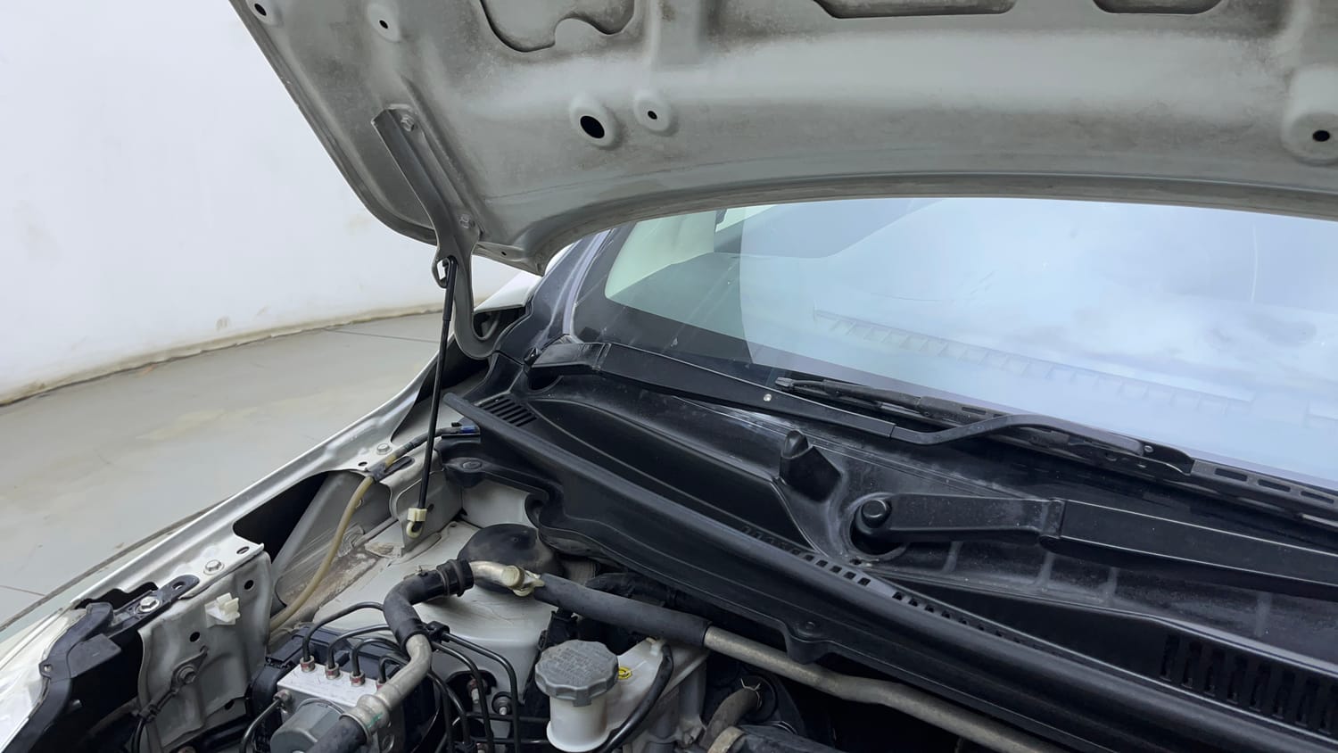Used 2019 Maruti Suzuki Celerio X Vxi AMT Petrol Automatic engine ENGINE RIGHT SIDE HINGE & APRON VIEW