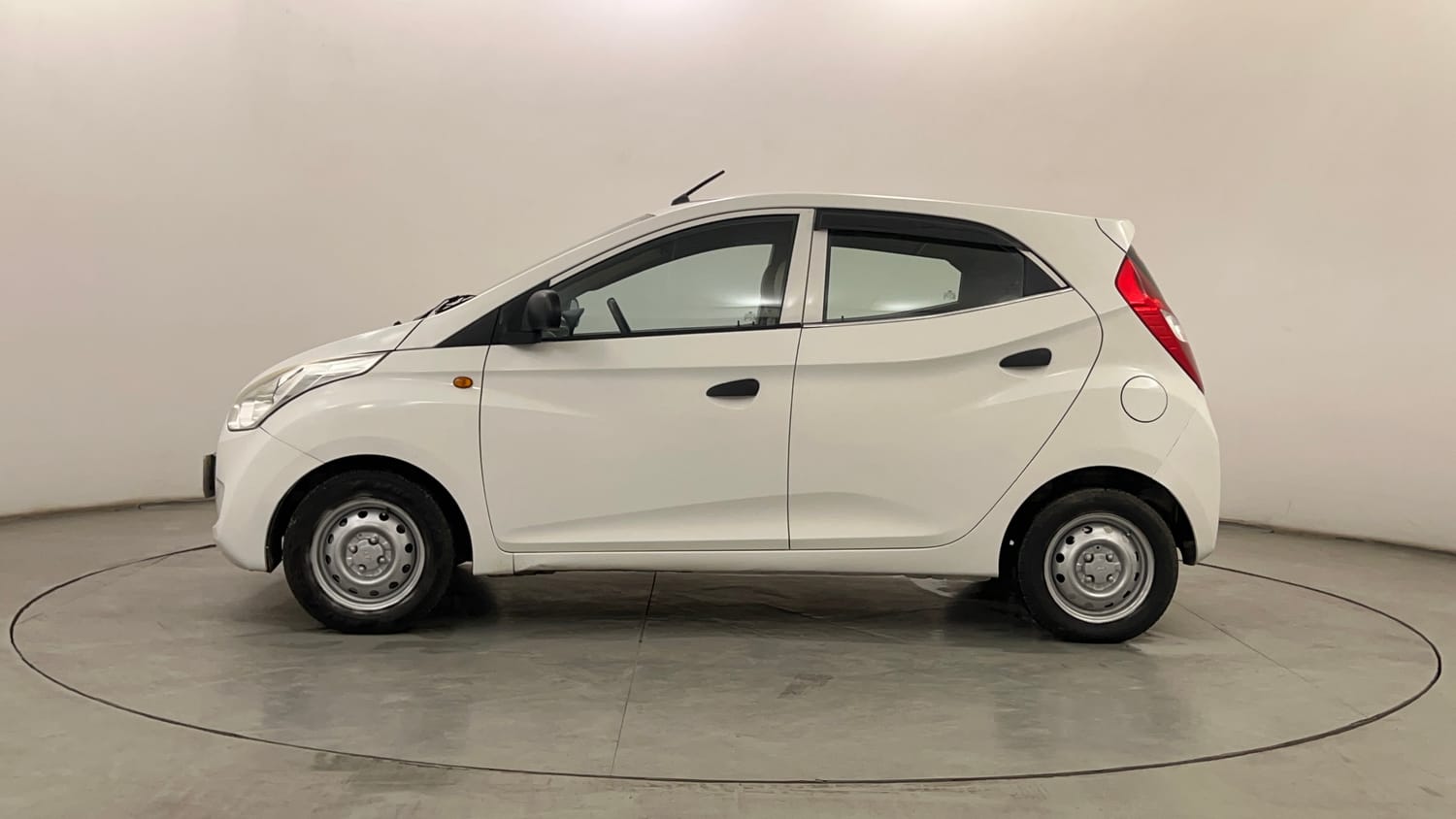 Used 2018 Hyundai Eon Era + Petrol Manual exterior LEFT SIDE VIEW