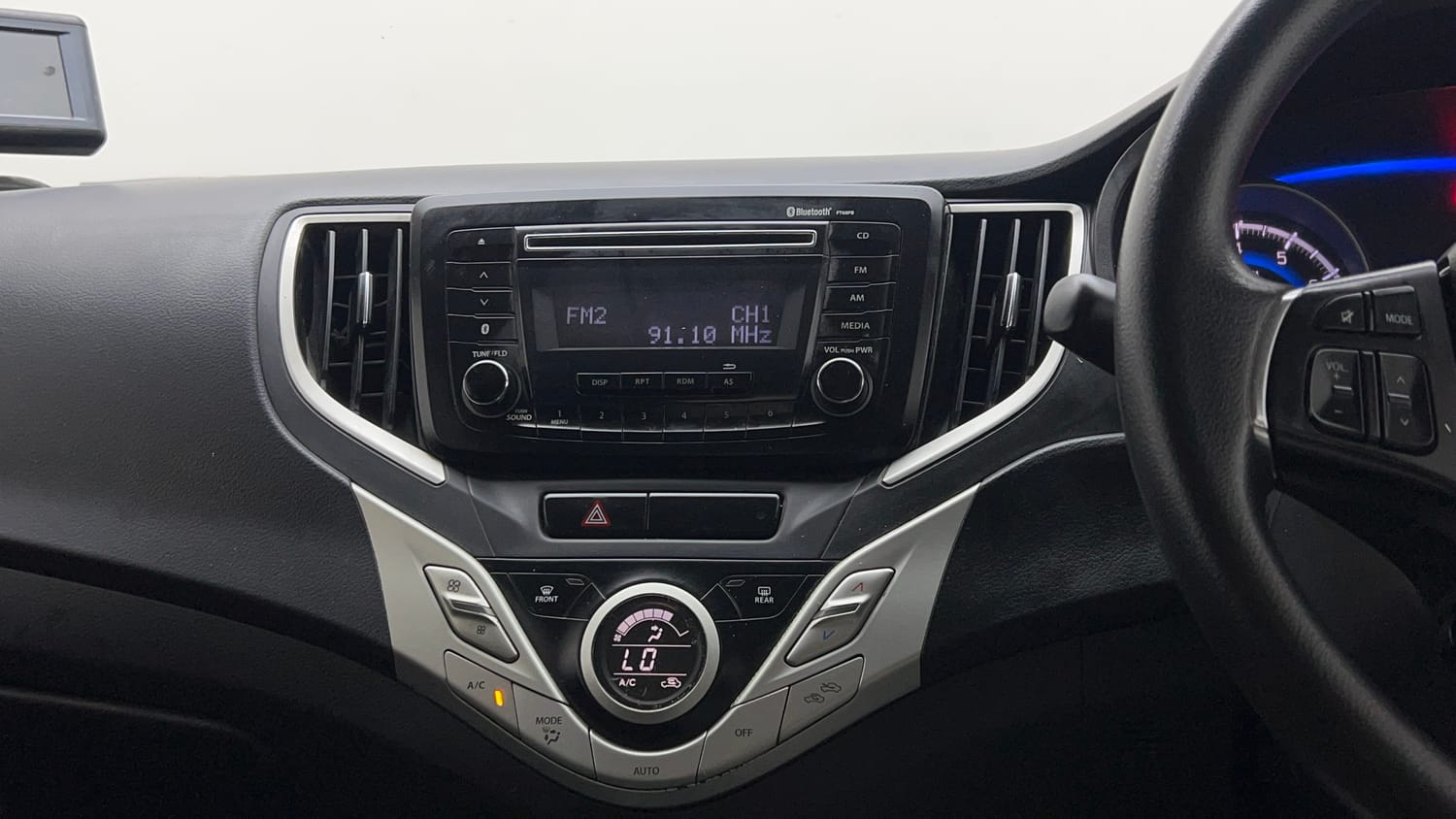 Used 2017 Maruti Suzuki Baleno Delta 1.2 Petrol Manual interior MUSIC SYSTEM & AC CONTROL VIEW
