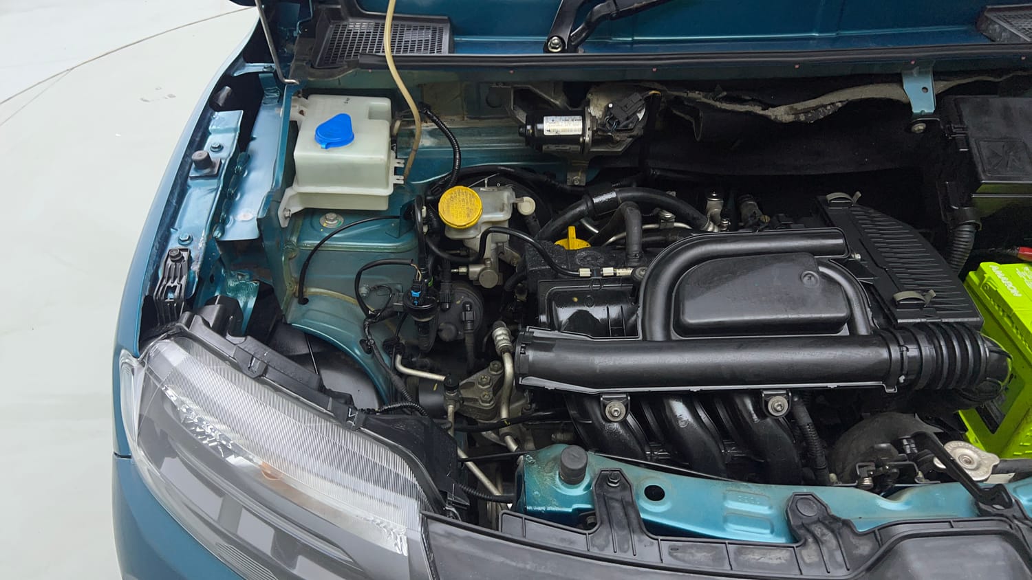 Used 2020 Renault Kwid RXT 1.0 Opt Petrol Manual engine ENGINE RIGHT SIDE VIEW